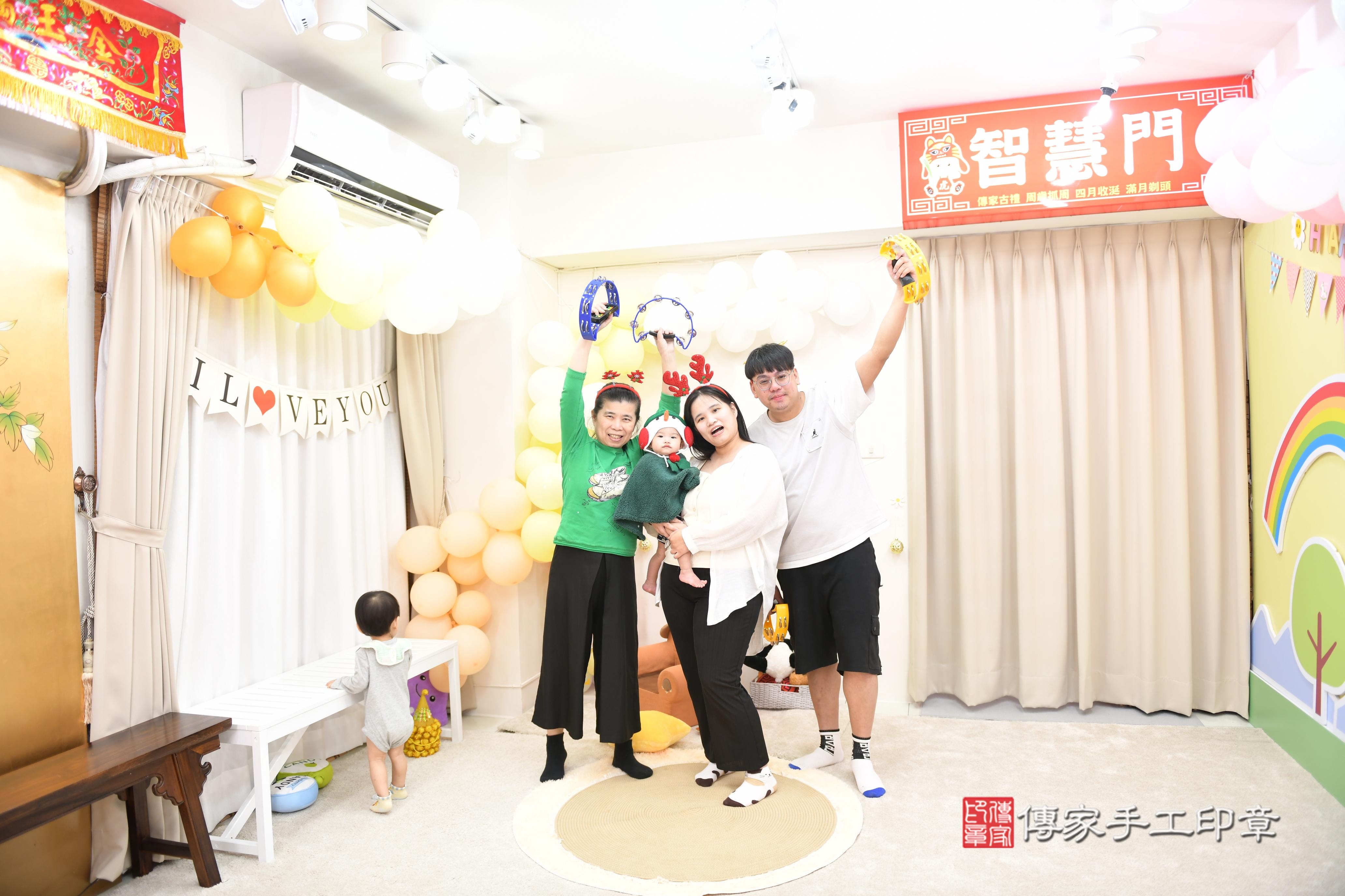 傳家手工印章高雄店、抓周、度脺、美式風會場、傳家嬰兒古禮、吉祥話、抓周道具物品24種、拍照。抓周證書。寶寶抓周、滿周歲、生日快樂、祝福