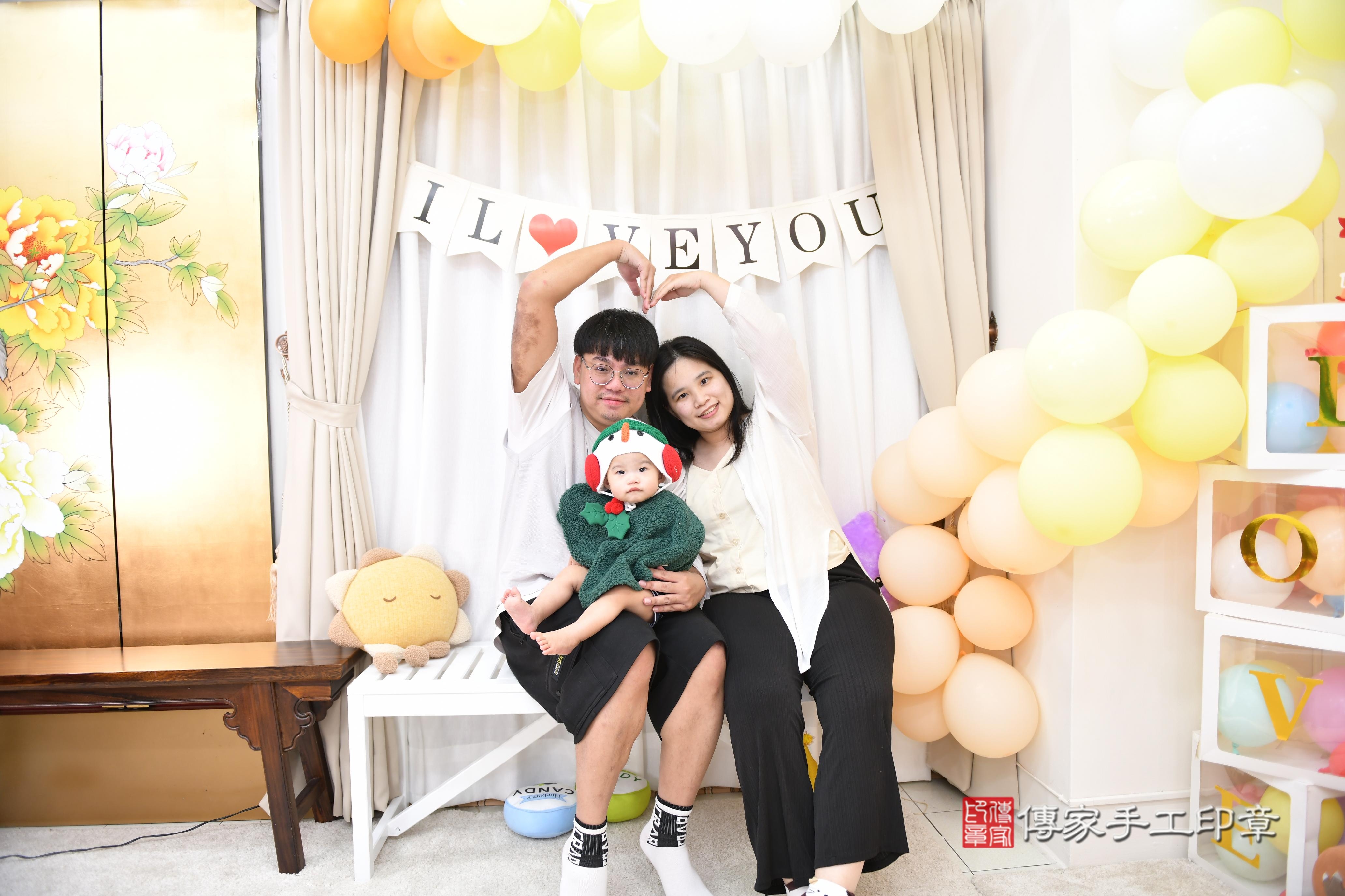 傳家手工印章高雄店、抓周、度脺、美式風會場、傳家嬰兒古禮、吉祥話、抓周道具物品24種、拍照。抓周證書。寶寶抓周、滿周歲、生日快樂、祝福