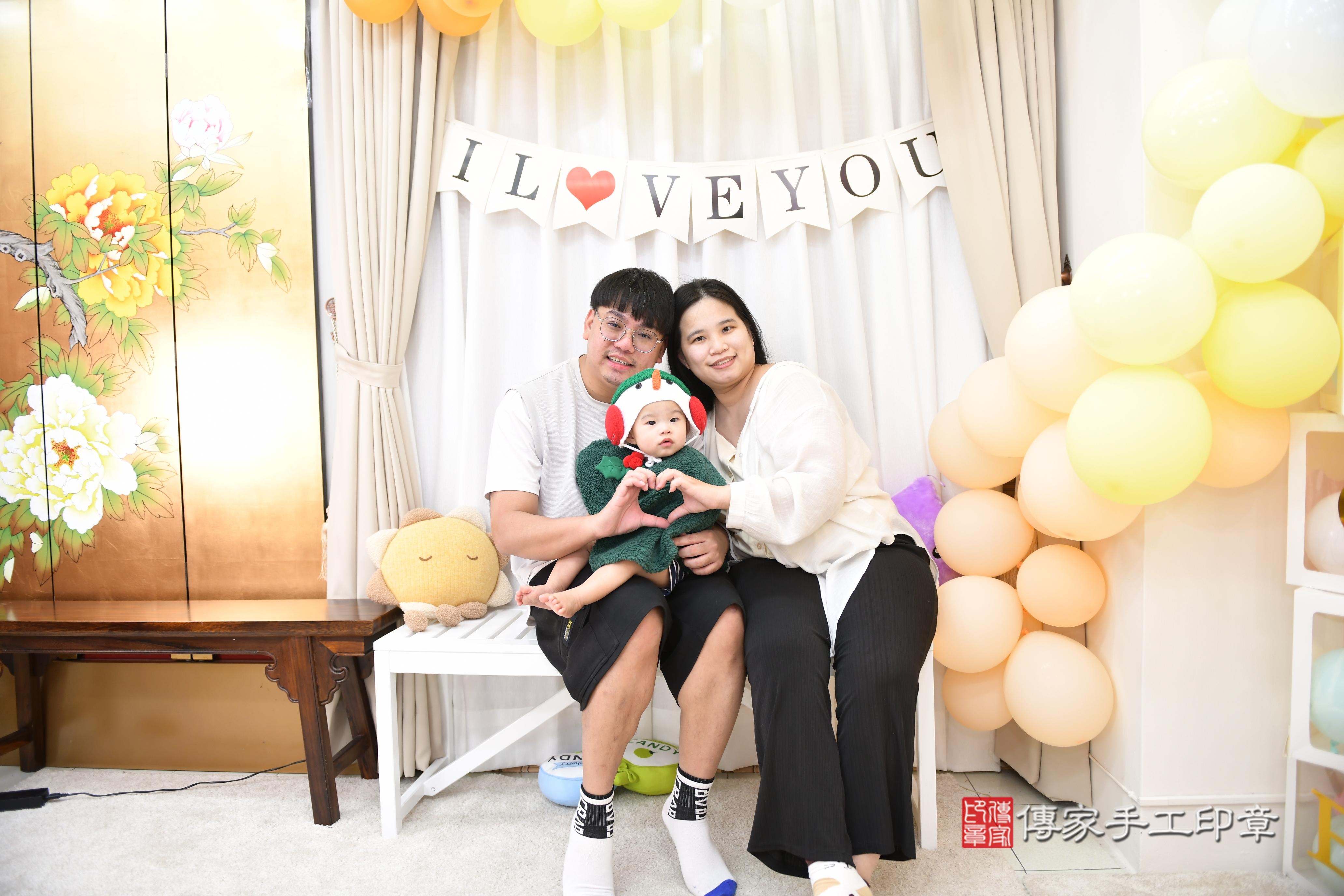 傳家手工印章高雄店、抓周、度脺、美式風會場、傳家嬰兒古禮、吉祥話、抓周道具物品24種、拍照。抓周證書。寶寶抓周、滿周歲、生日快樂、祝福