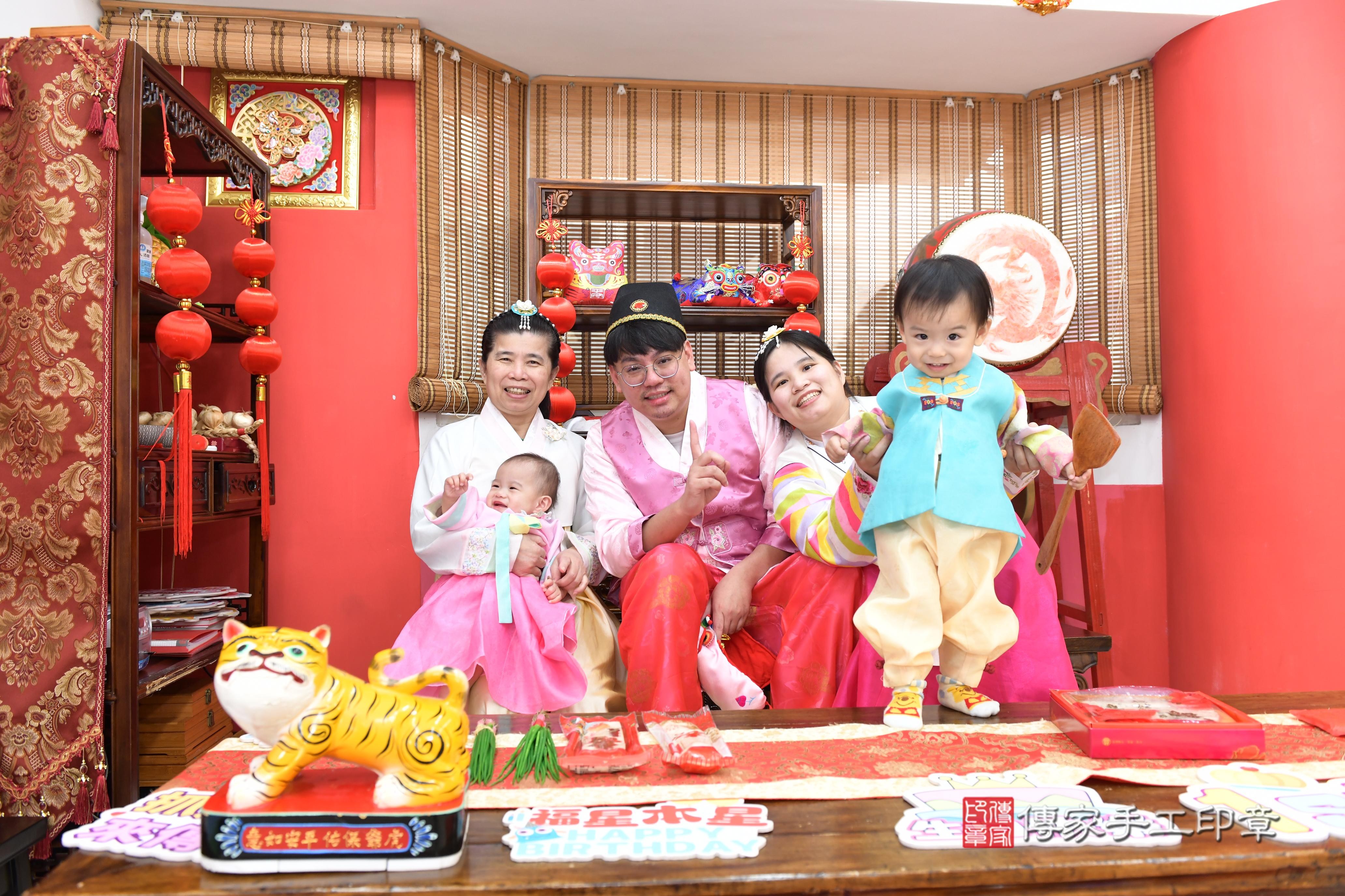 傳家手工印章高雄店、抓周、度脺、美式風會場、傳家嬰兒古禮、吉祥話、抓周道具物品24種、拍照。抓周證書。寶寶抓周、滿周歲、生日快樂、祝福