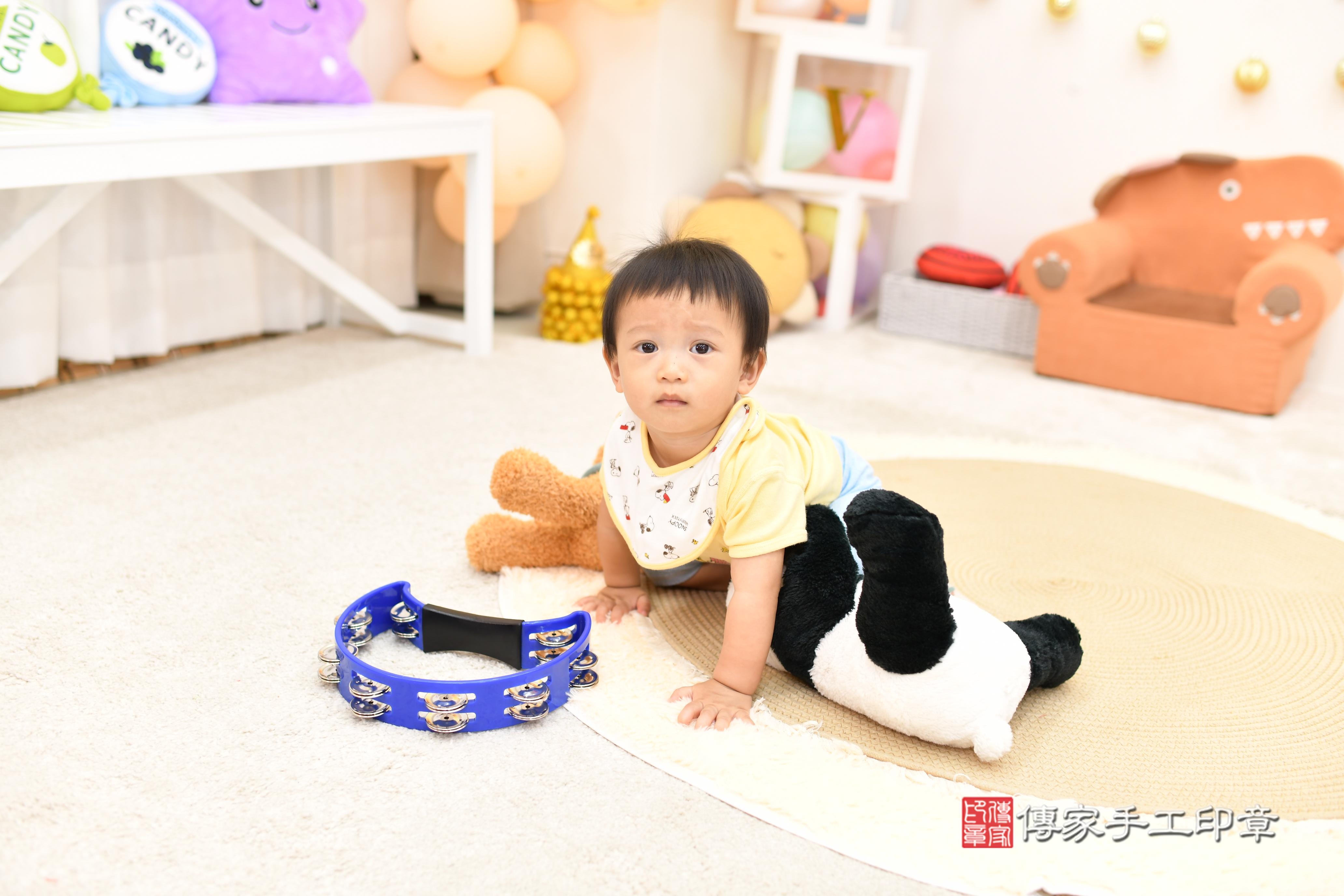 傳家手工印章高雄店、抓周、度脺、美式風會場、傳家嬰兒古禮、吉祥話、抓周道具物品24種、拍照。抓周證書。寶寶抓周、滿周歲、生日快樂、祝福