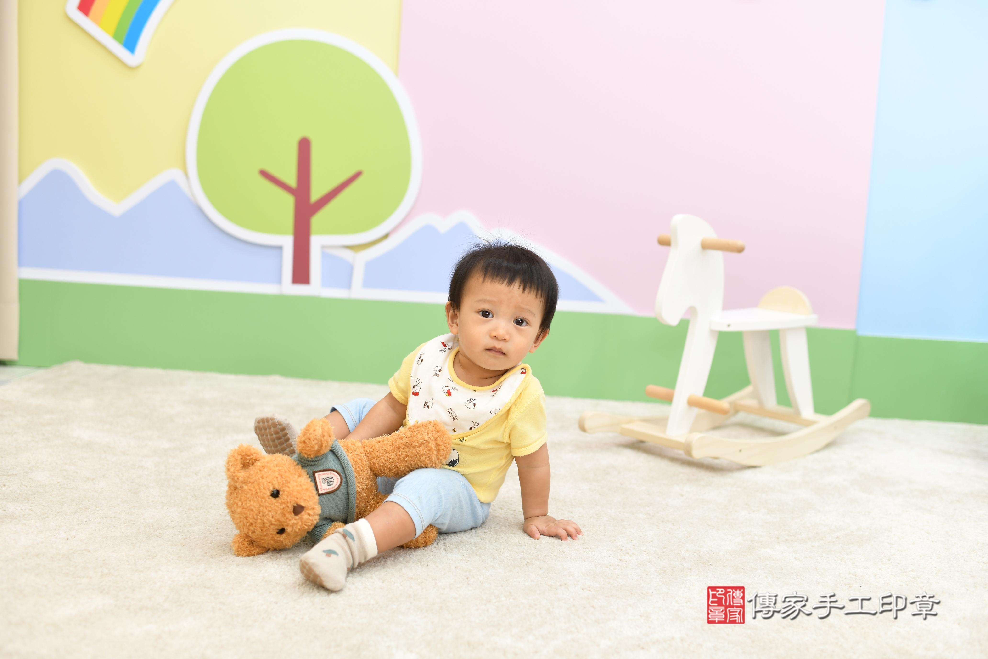 傳家手工印章高雄店、抓周、度脺、美式風會場、傳家嬰兒古禮、吉祥話、抓周道具物品24種、拍照。抓周證書。寶寶抓周、滿周歲、生日快樂、祝福