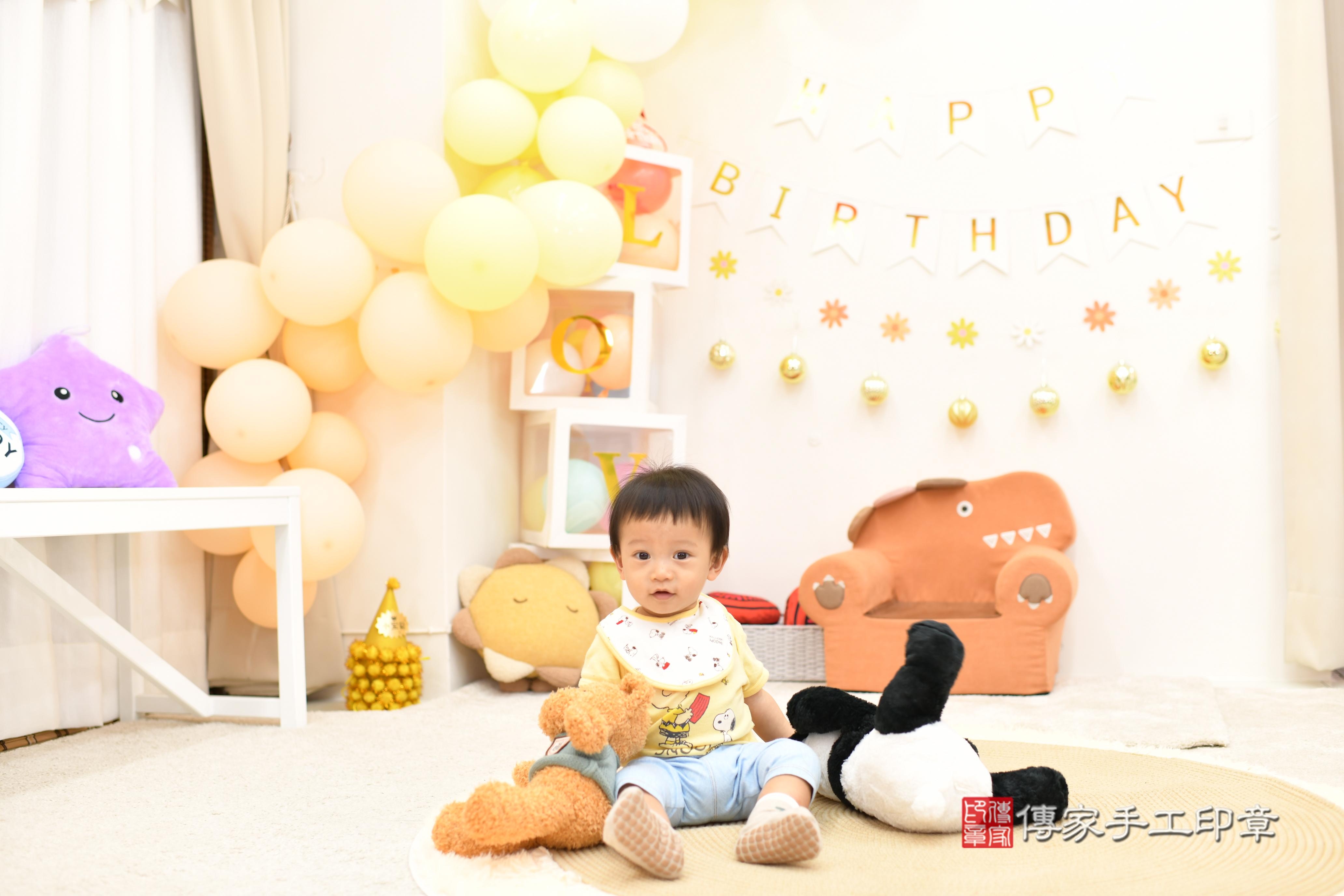 傳家手工印章高雄店、抓周、度脺、美式風會場、傳家嬰兒古禮、吉祥話、抓周道具物品24種、拍照。抓周證書。寶寶抓周、滿周歲、生日快樂、祝福