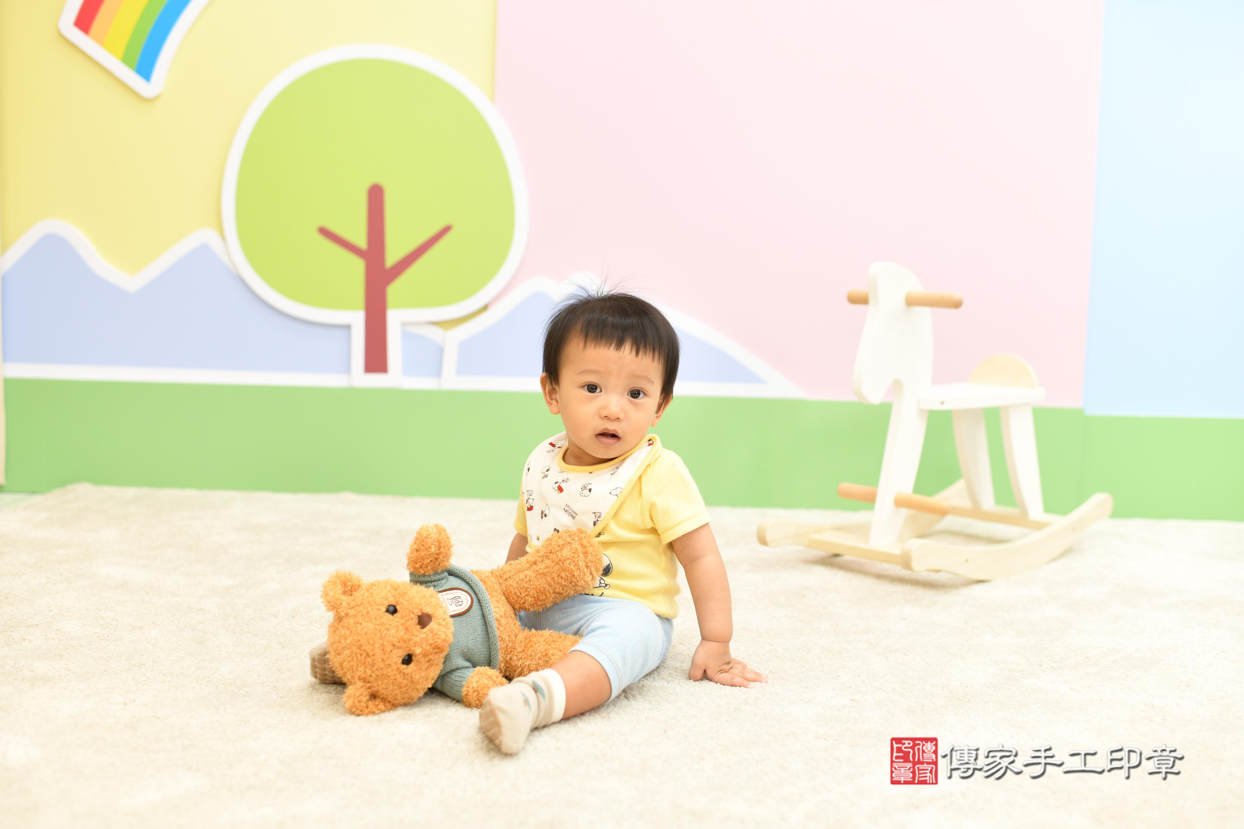 傳家手工印章高雄店、抓周、度脺、美式風會場、傳家嬰兒古禮、吉祥話、抓周道具物品24種、拍照。抓周證書。寶寶抓周、滿周歲、生日快樂、祝福