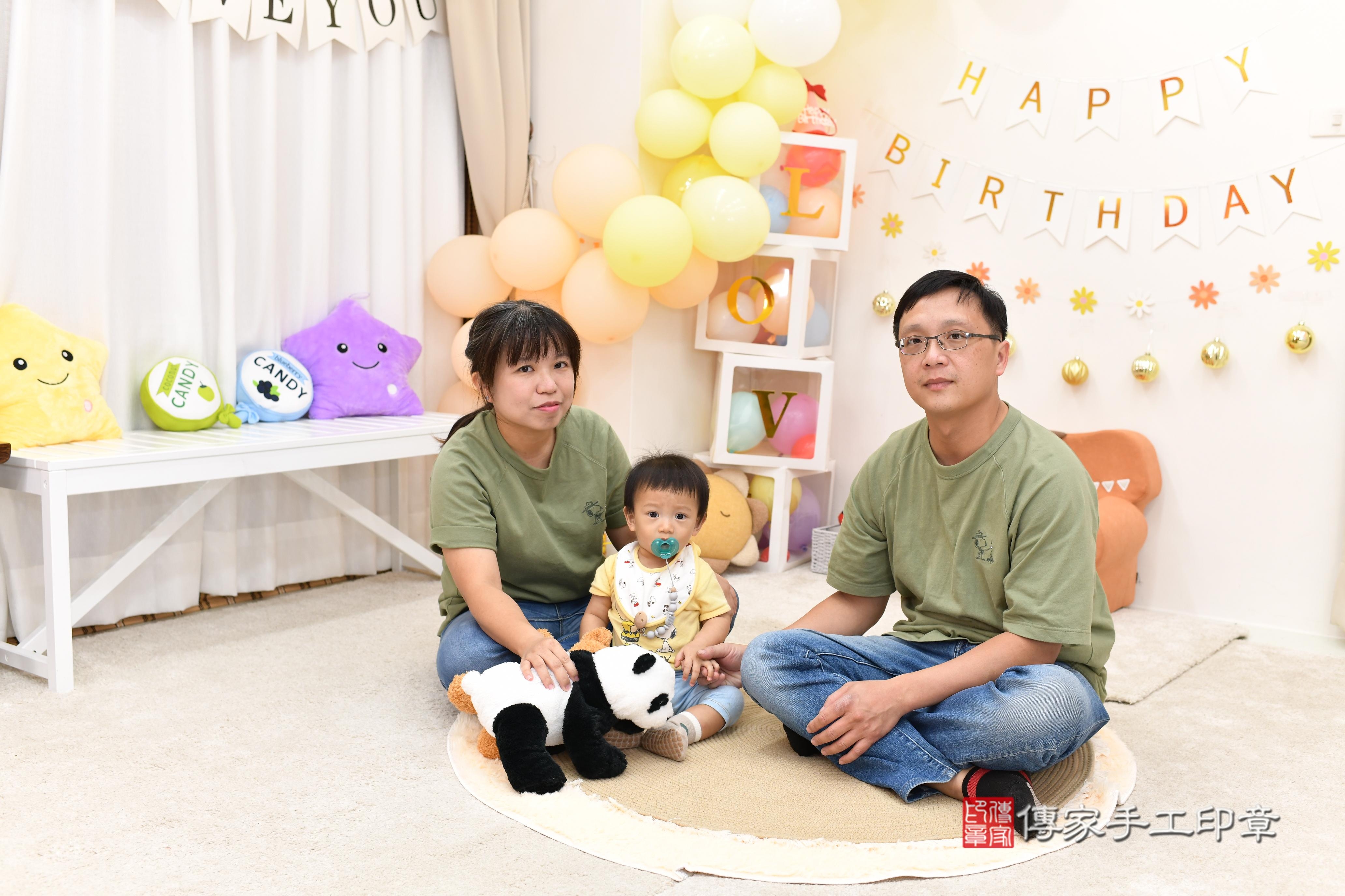 傳家手工印章高雄店、抓周、度脺、美式風會場、傳家嬰兒古禮、吉祥話、抓周道具物品24種、拍照。抓周證書。寶寶抓周、滿周歲、生日快樂、祝福