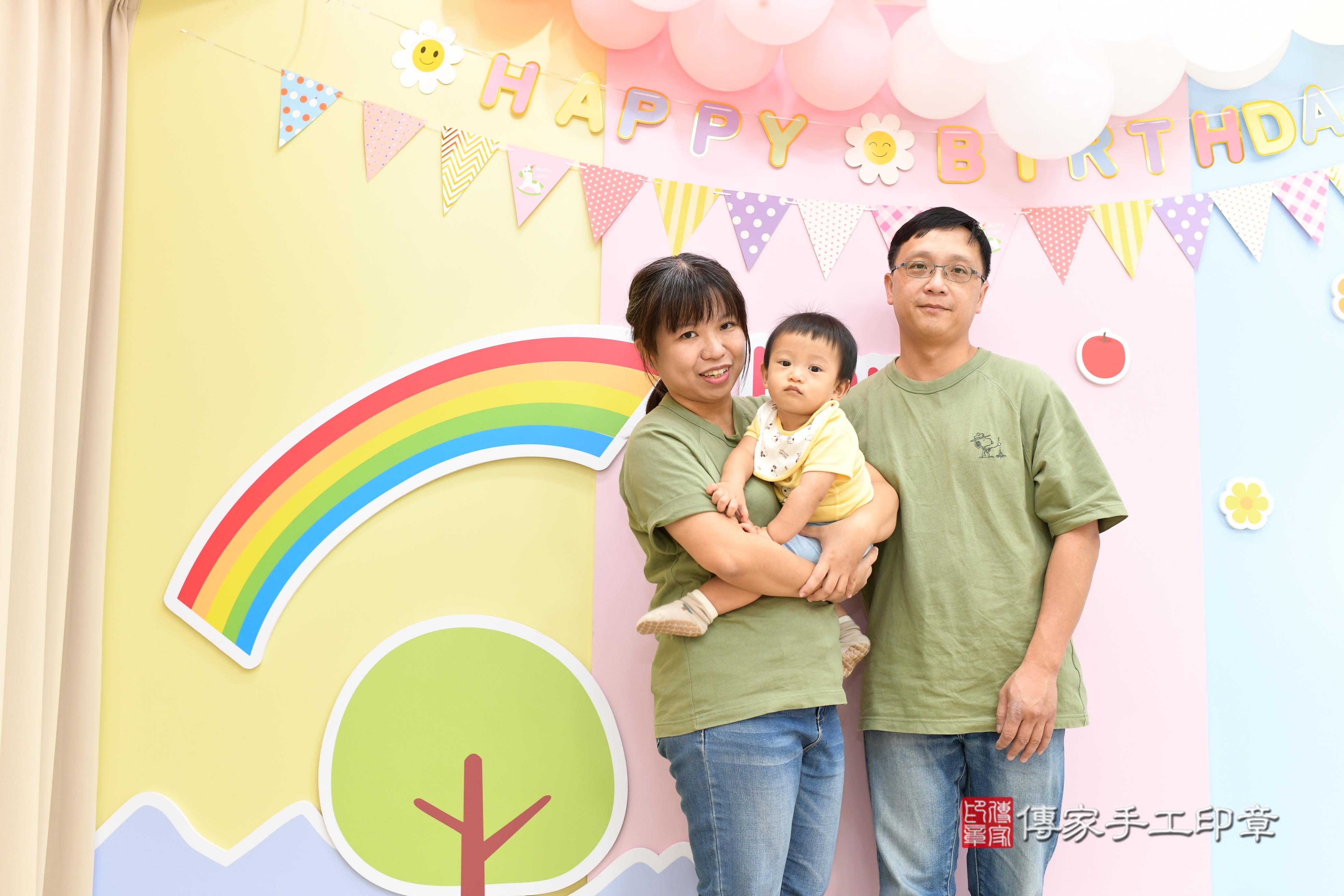 傳家手工印章高雄店、抓周、度脺、美式風會場、傳家嬰兒古禮、吉祥話、抓周道具物品24種、拍照。抓周證書。寶寶抓周、滿周歲、生日快樂、祝福