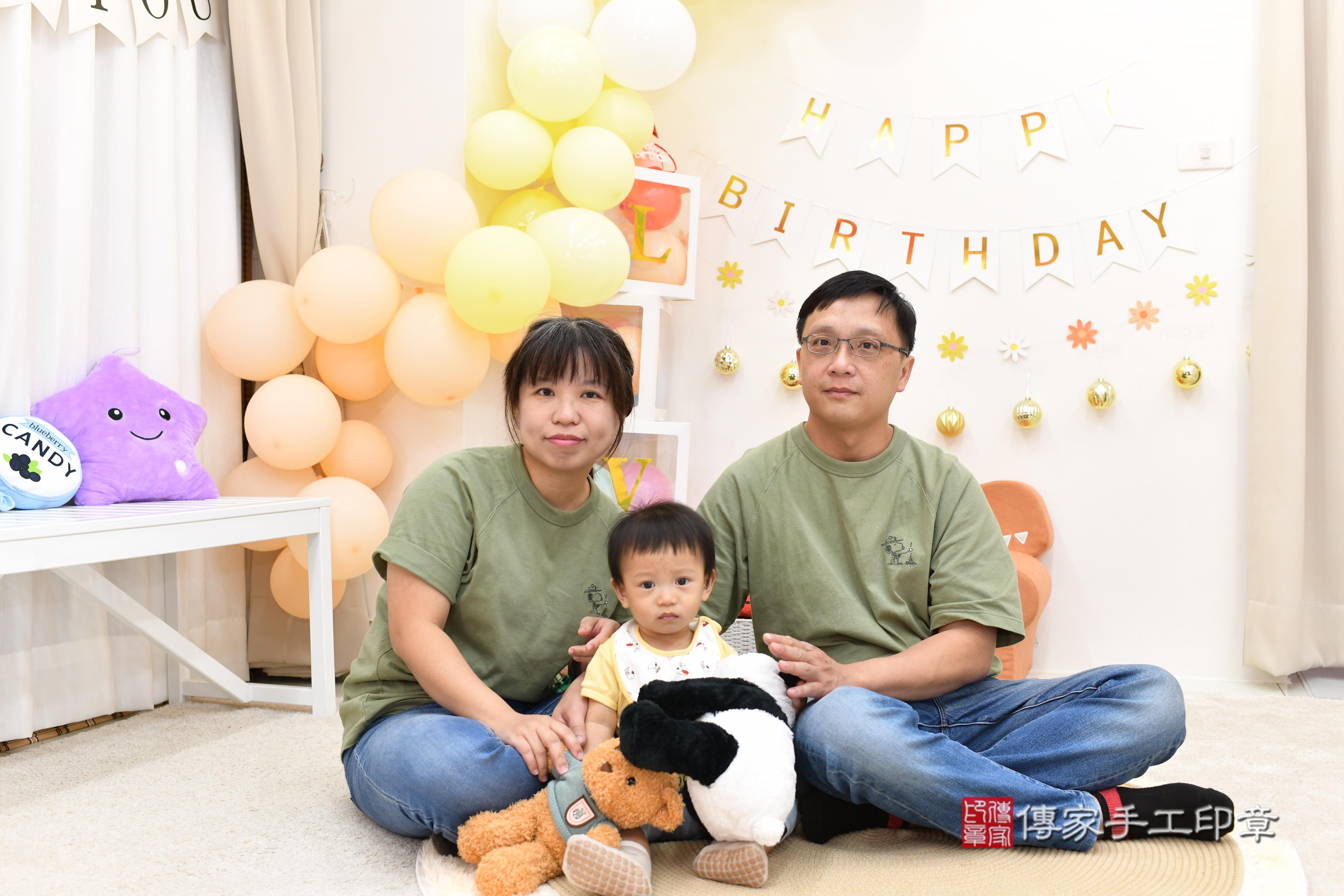 傳家手工印章高雄店、抓周、度脺、美式風會場、傳家嬰兒古禮、吉祥話、抓周道具物品24種、拍照。抓周證書。寶寶抓周、滿周歲、生日快樂、祝福