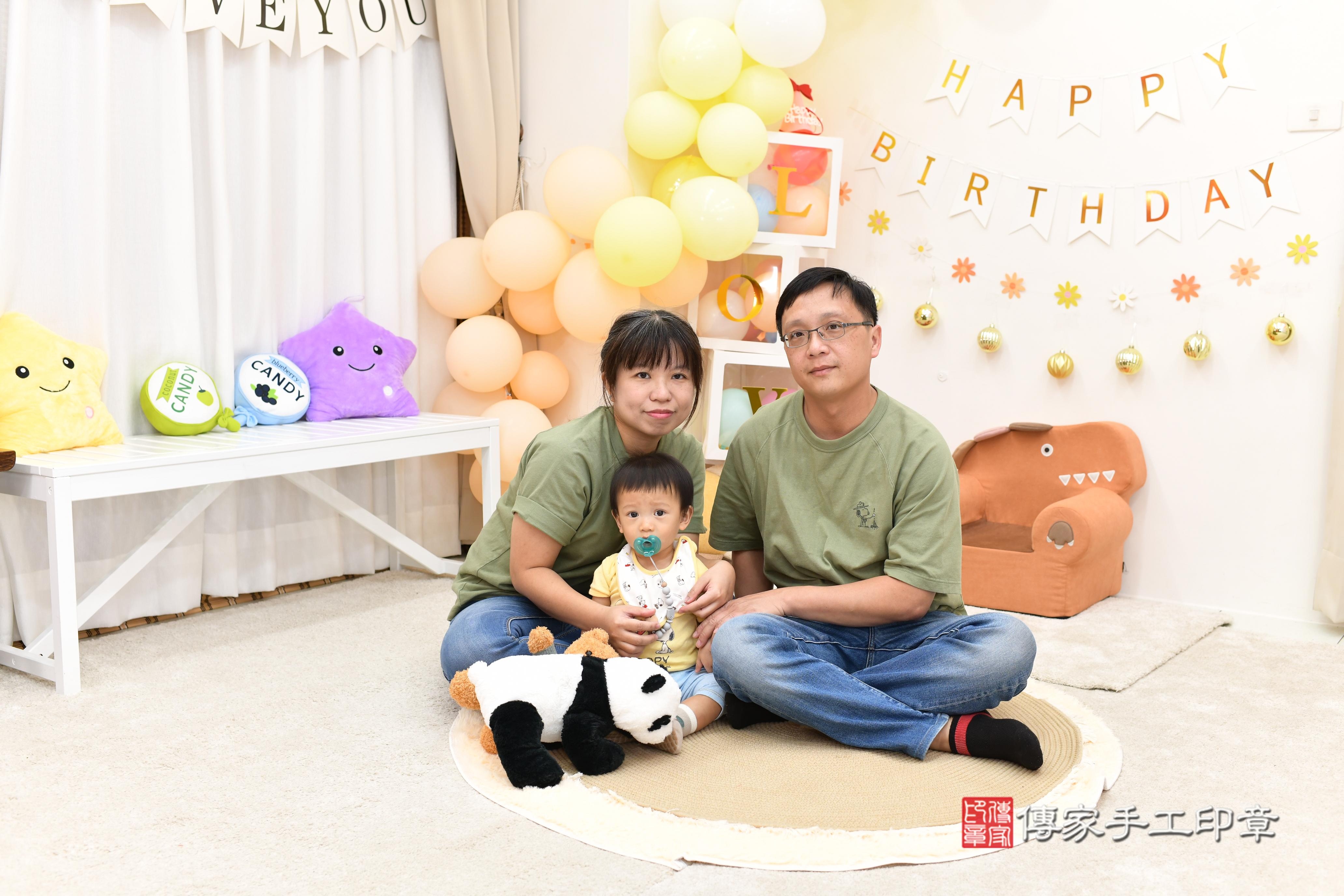 傳家手工印章高雄店、抓周、度脺、美式風會場、傳家嬰兒古禮、吉祥話、抓周道具物品24種、拍照。抓周證書。寶寶抓周、滿周歲、生日快樂、祝福