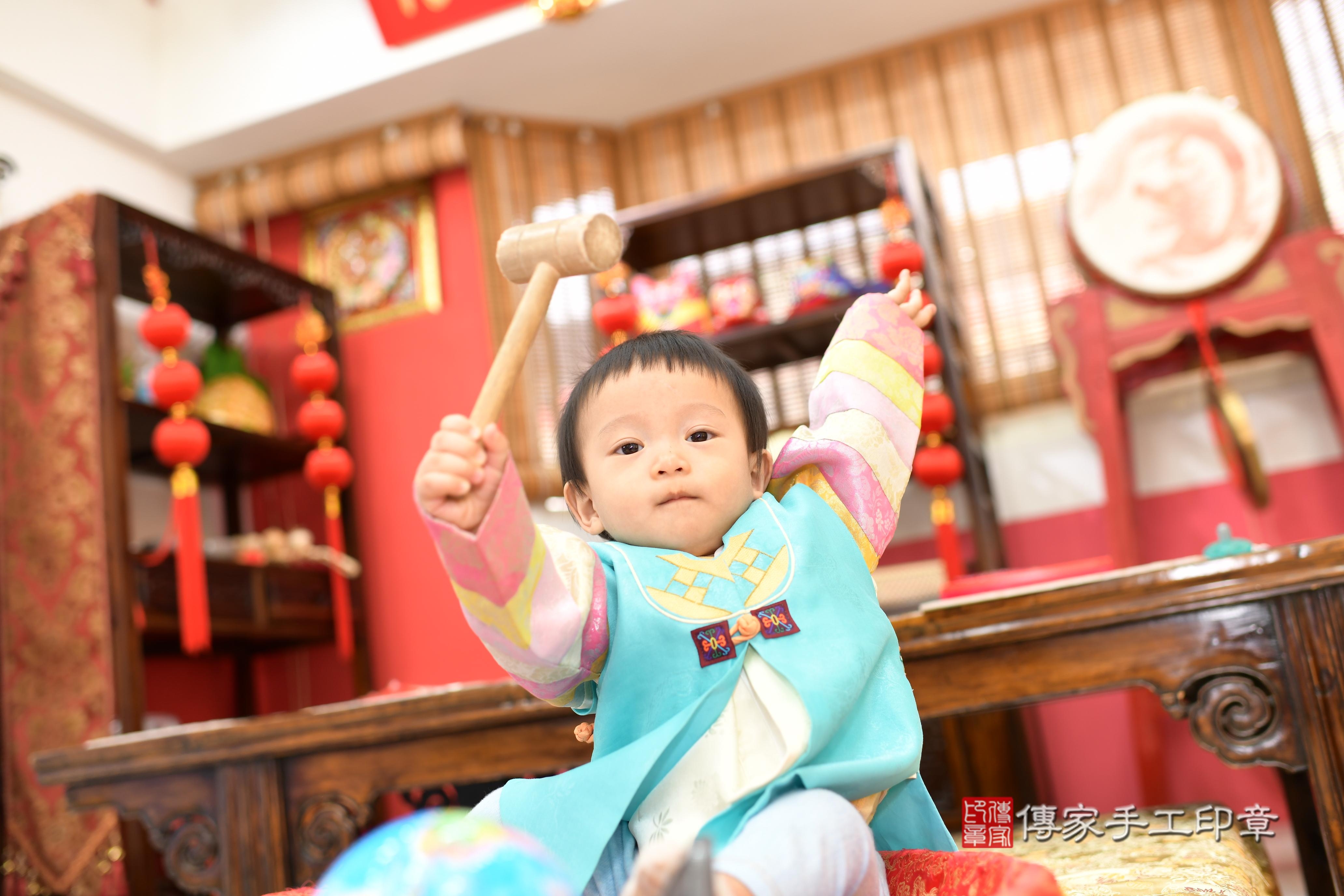 傳家手工印章高雄店、抓周、度脺、美式風會場、傳家嬰兒古禮、吉祥話、抓周道具物品24種、拍照。抓周證書。寶寶抓周、滿周歲、生日快樂、祝福