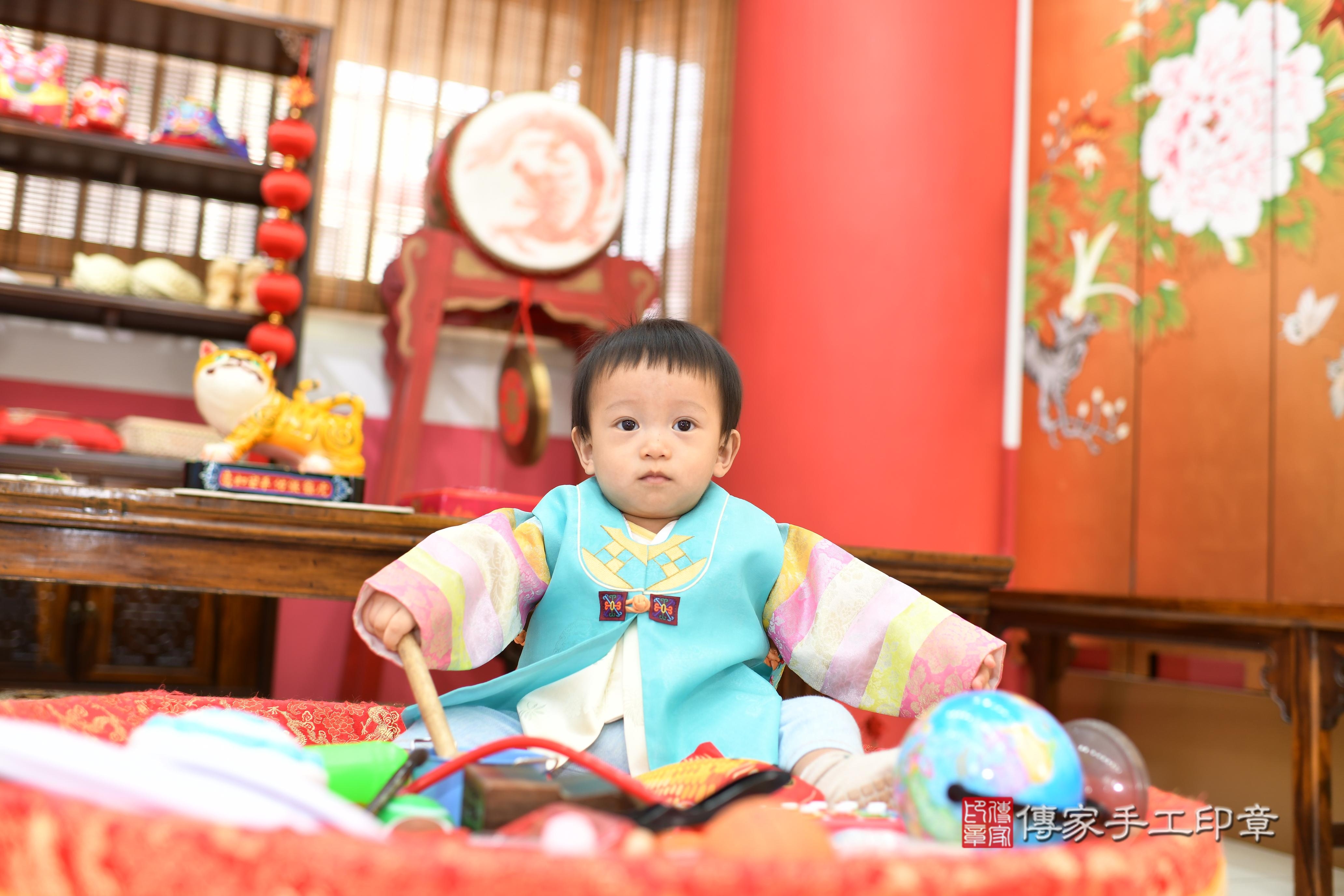 傳家手工印章高雄店、抓周、度脺、美式風會場、傳家嬰兒古禮、吉祥話、抓周道具物品24種、拍照。抓周證書。寶寶抓周、滿周歲、生日快樂、祝福