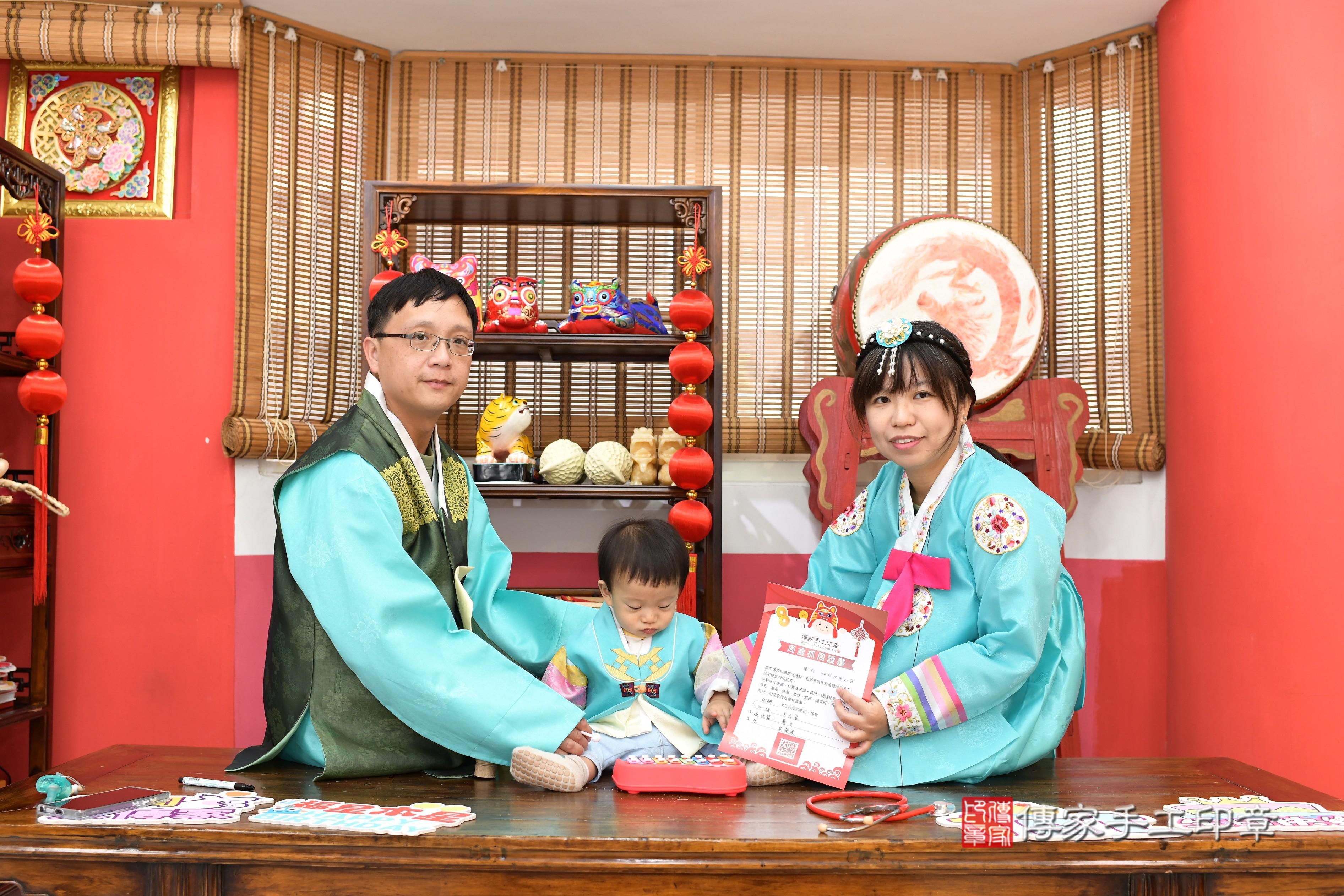 傳家手工印章高雄店、抓周、度脺、美式風會場、傳家嬰兒古禮、吉祥話、抓周道具物品24種、拍照。抓周證書。寶寶抓周、滿周歲、生日快樂、祝福
