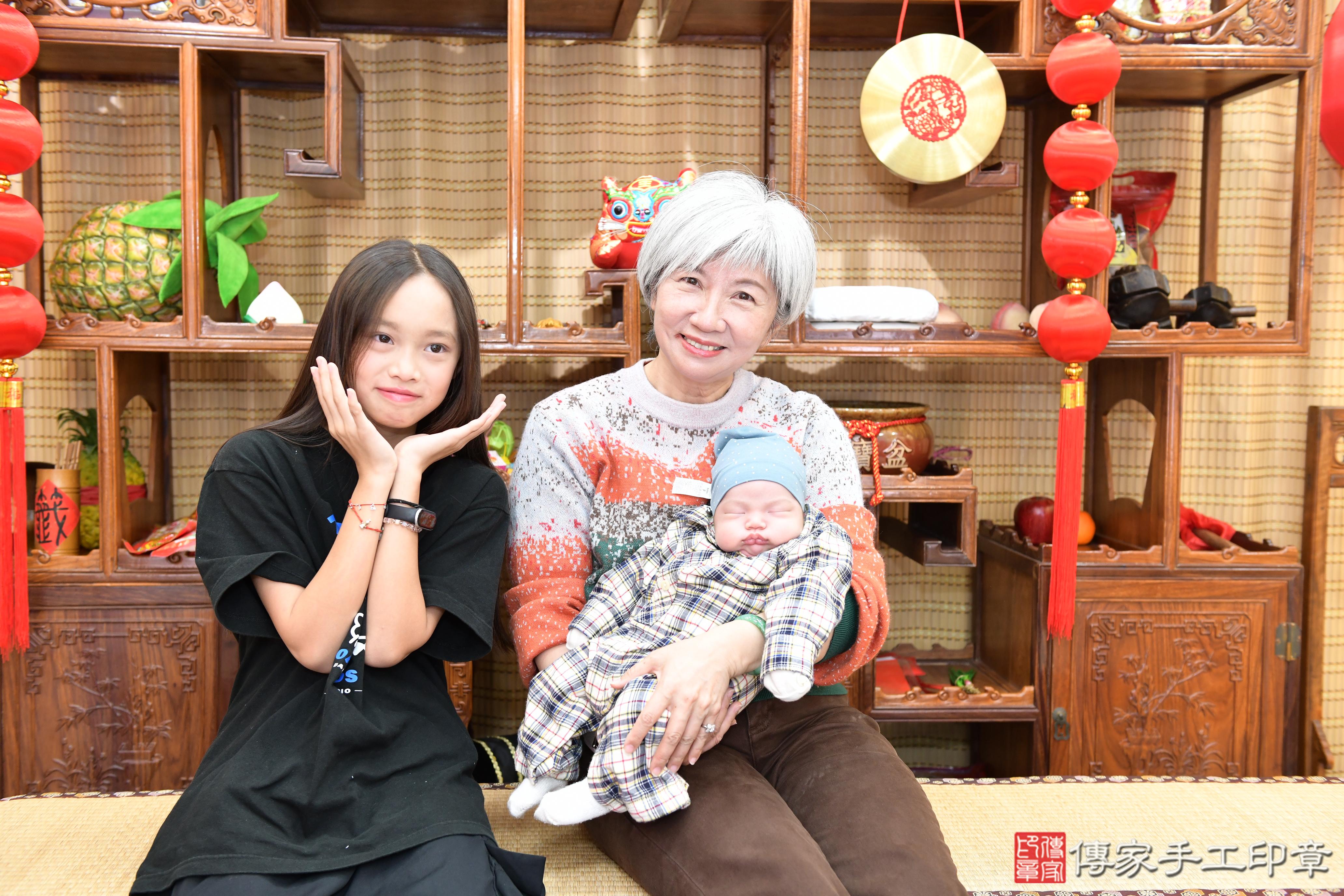 傳家手工印章台南店、剃頭、中國風會場、傳家嬰兒古禮、吉祥話、抓周道具物品24種、拍照。抓周證書。寶寶抓周、滿周歲、生日快樂、祝福