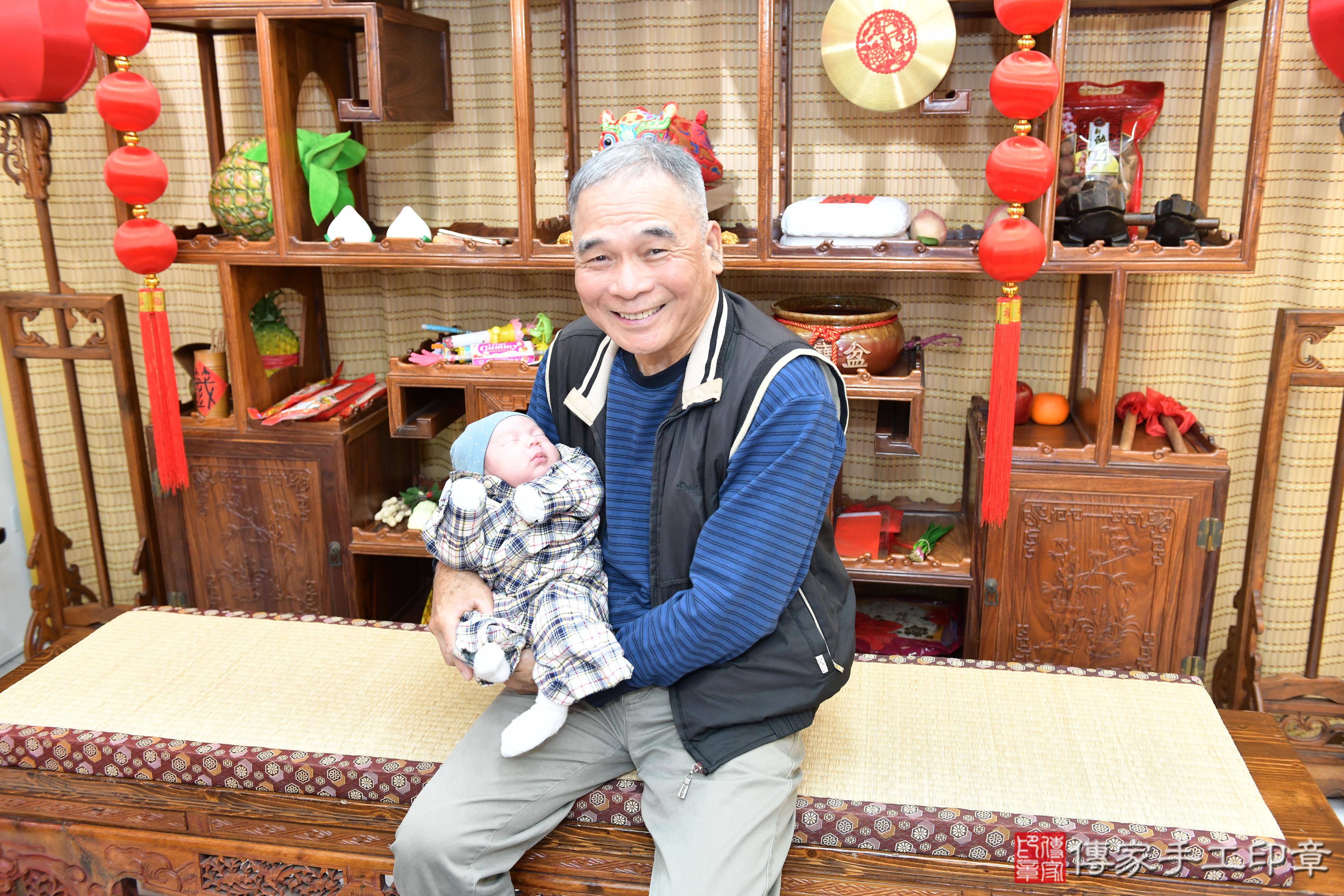 傳家手工印章台南店、剃頭、中國風會場、傳家嬰兒古禮、吉祥話、抓周道具物品24種、拍照。抓周證書。寶寶抓周、滿周歲、生日快樂、祝福