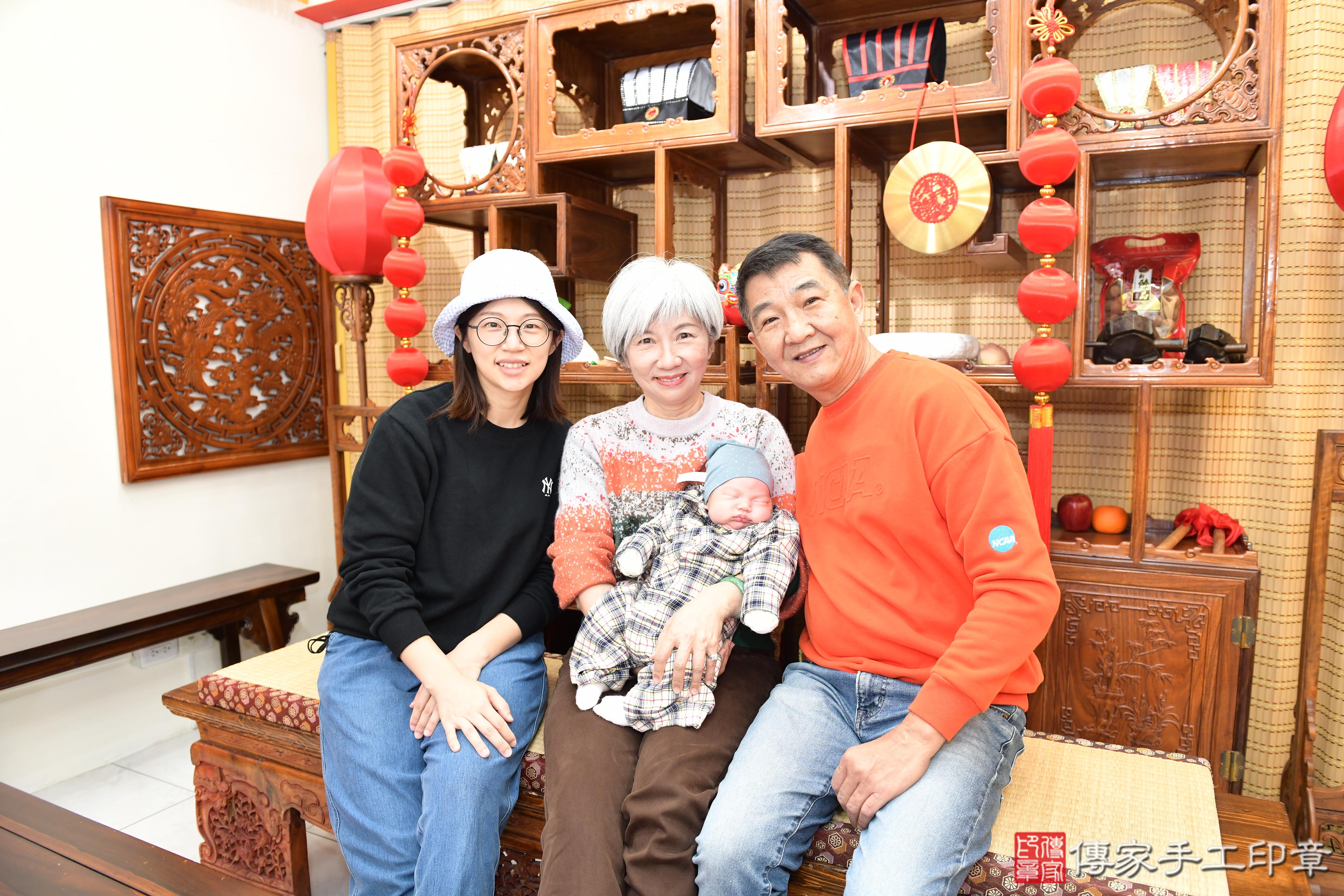 傳家手工印章台南店、剃頭、中國風會場、傳家嬰兒古禮、吉祥話、抓周道具物品24種、拍照。抓周證書。寶寶抓周、滿周歲、生日快樂、祝福