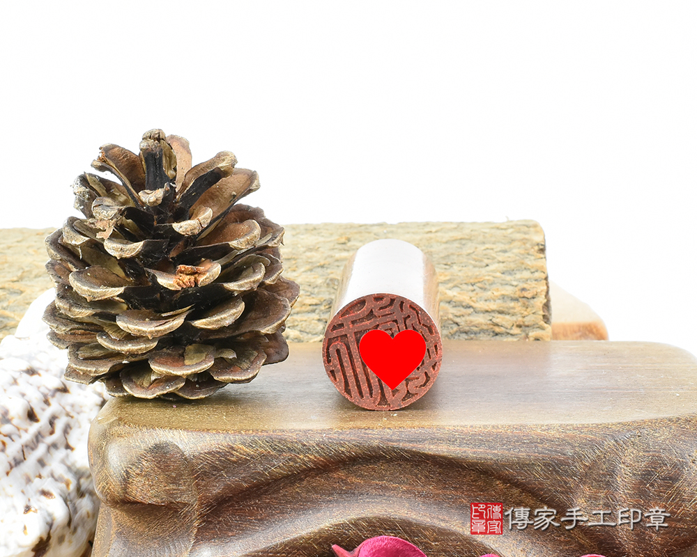 黃中帶著閃耀沉穩的紅雪檀木個人印章 傳家手工印章 新北店 2026.02.25