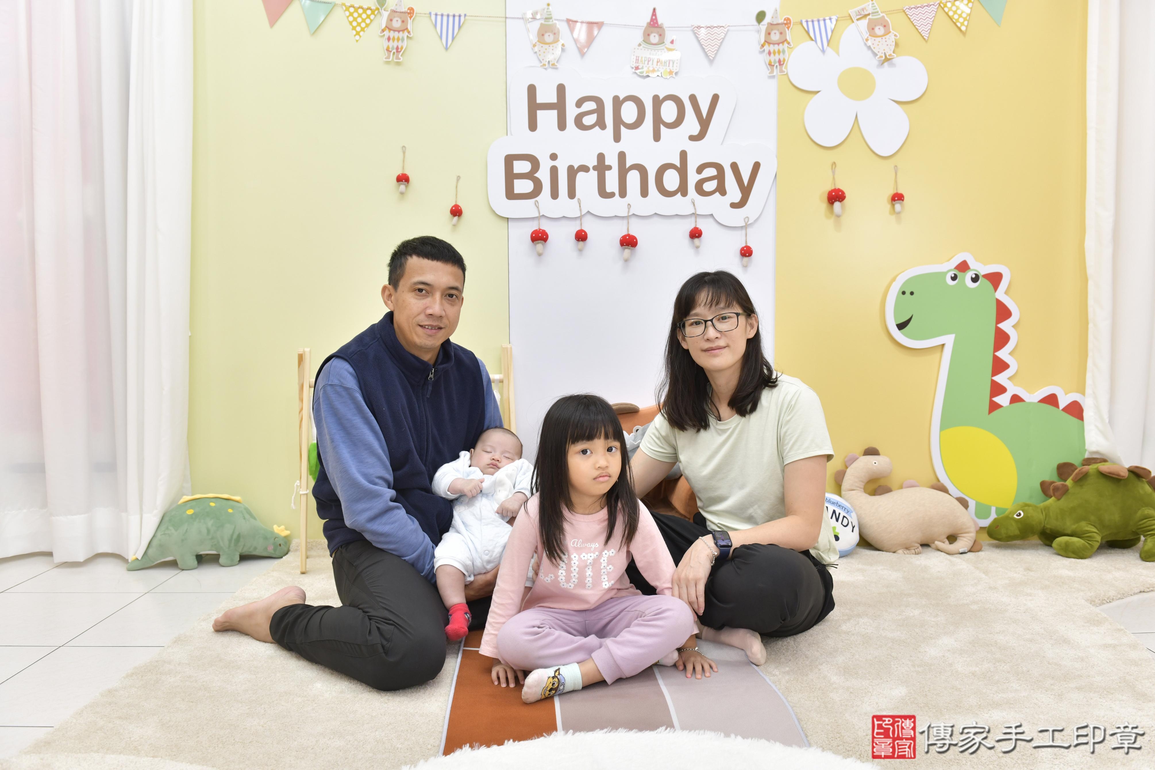 傳家手工印章新竹店、抓周、度脺、中國風會場、傳家嬰兒古禮、吉祥話、抓周道具物品24種、拍照。抓周證書。寶寶抓周、滿周歲、生日快樂、祝福