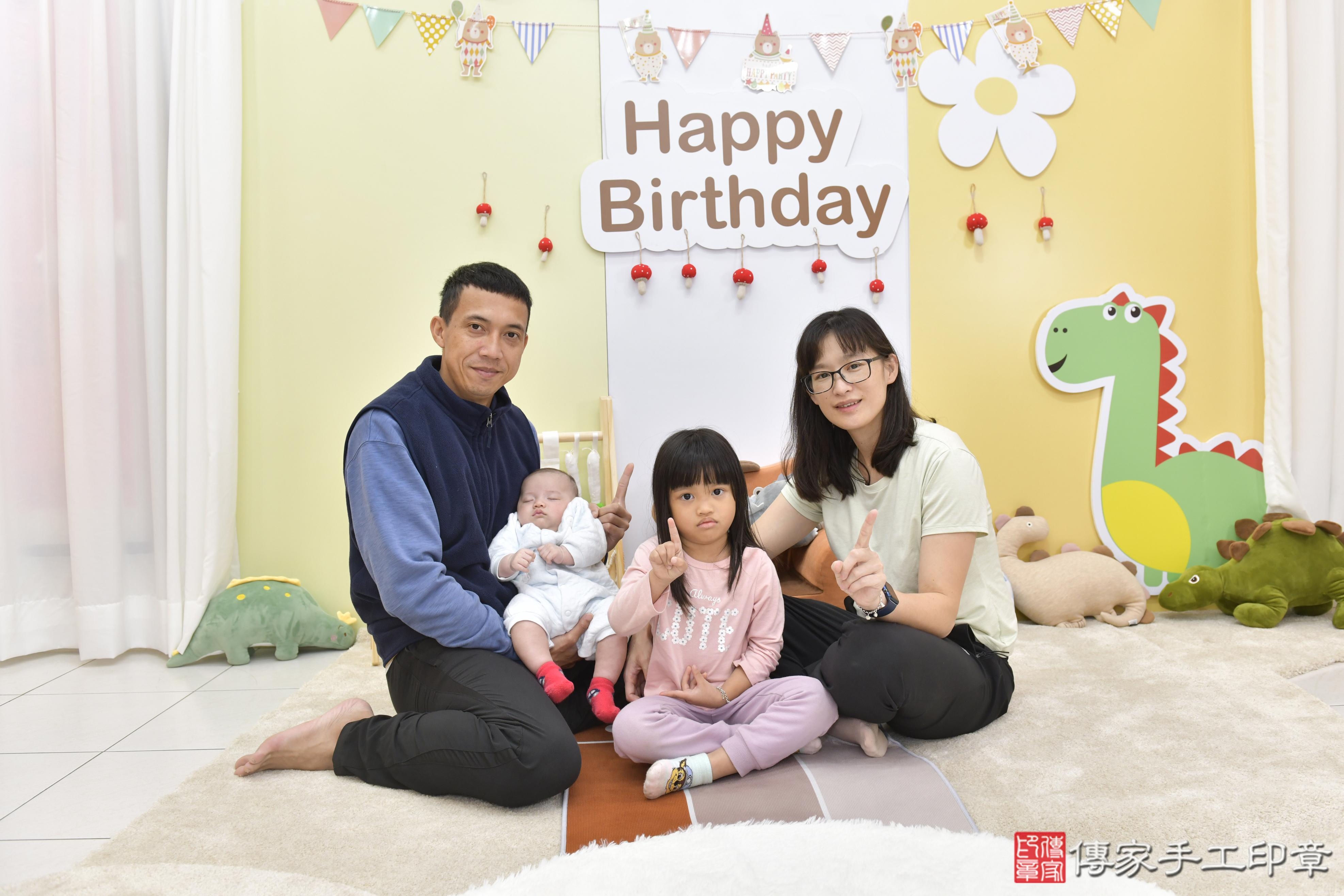 傳家手工印章新竹店、抓周、度脺、中國風會場、傳家嬰兒古禮、吉祥話、抓周道具物品24種、拍照。抓周證書。寶寶抓周、滿周歲、生日快樂、祝福