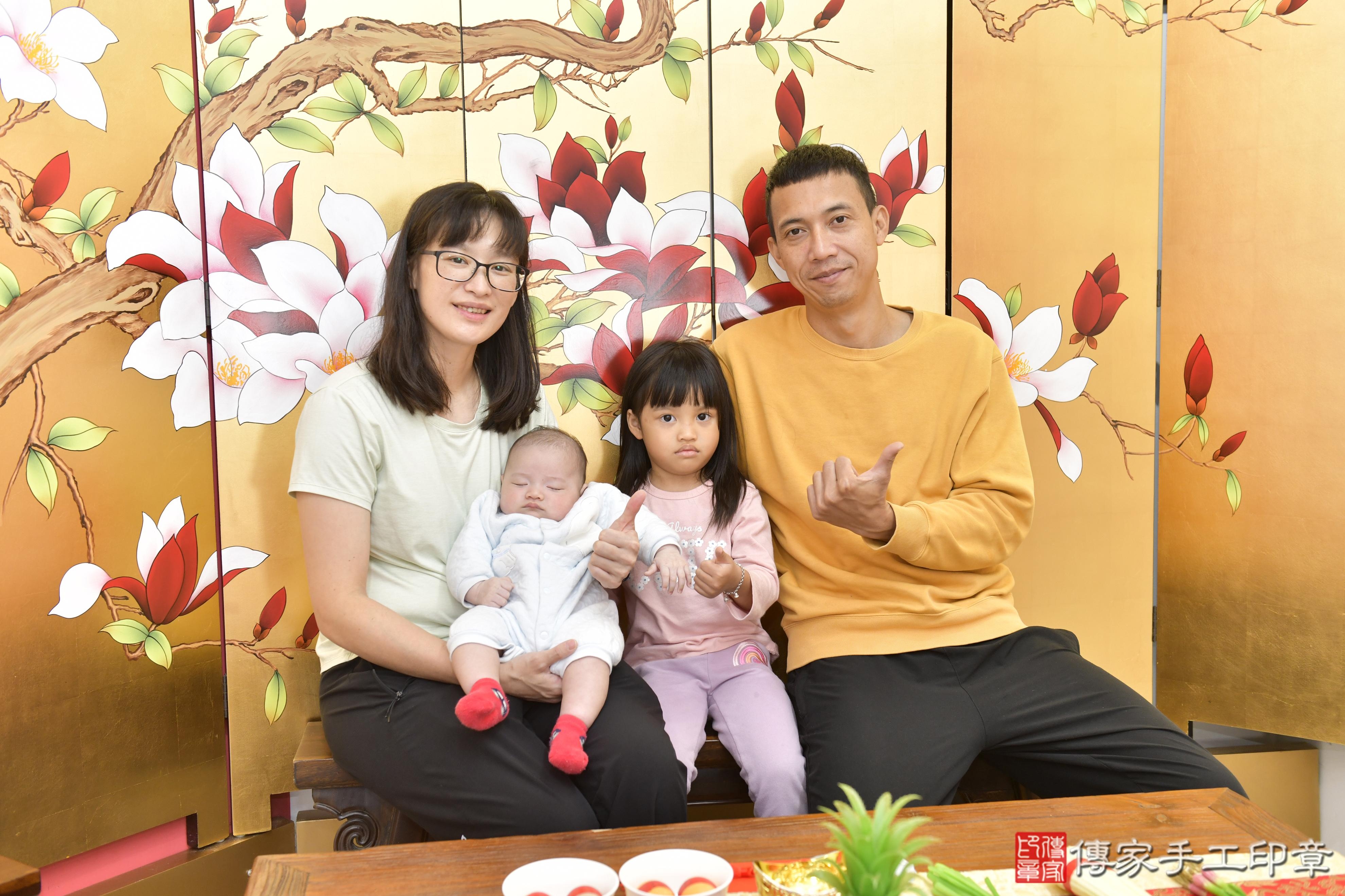 傳家手工印章新竹店、抓周、度脺、中國風會場、傳家嬰兒古禮、吉祥話、抓周道具物品24種、拍照。抓周證書。寶寶抓周、滿周歲、生日快樂、祝福