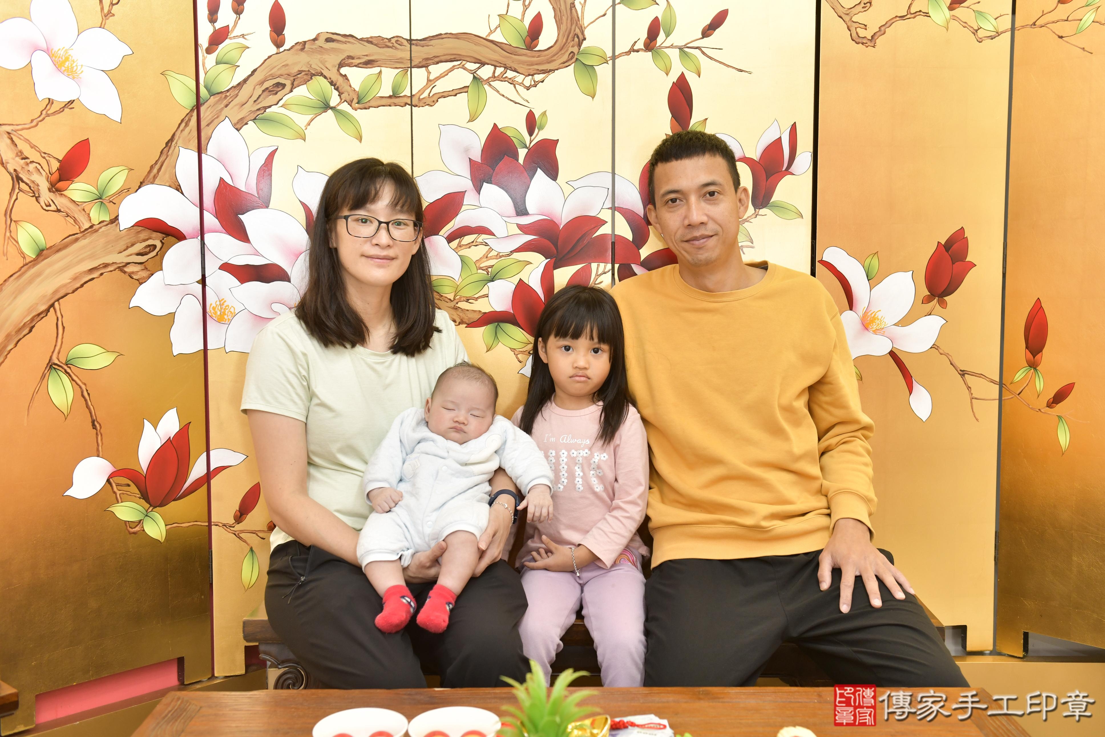 傳家手工印章新竹店、抓周、度脺、中國風會場、傳家嬰兒古禮、吉祥話、抓周道具物品24種、拍照。抓周證書。寶寶抓周、滿周歲、生日快樂、祝福