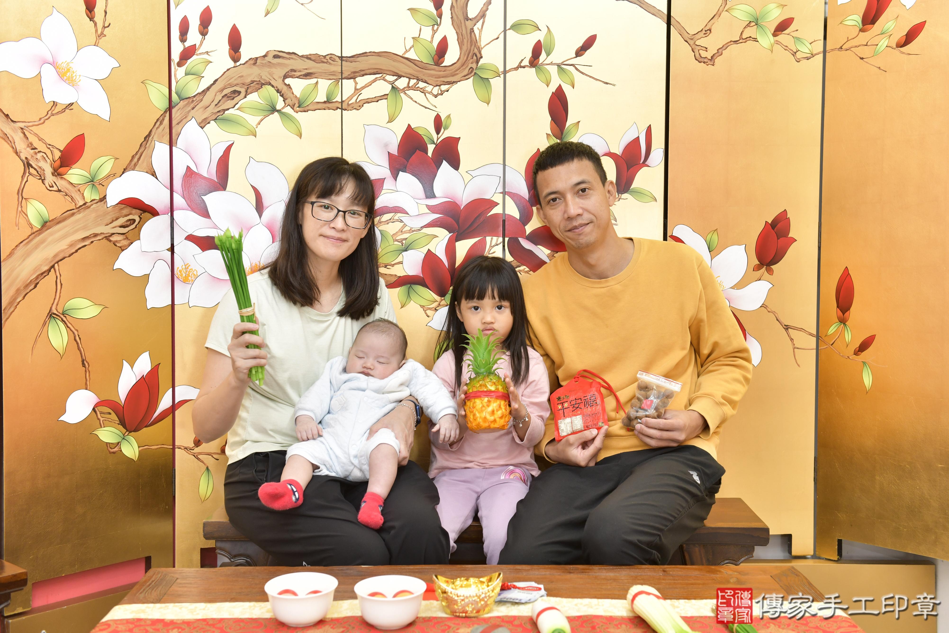 傳家手工印章新竹店、抓周、度脺、中國風會場、傳家嬰兒古禮、吉祥話、抓周道具物品24種、拍照。抓周證書。寶寶抓周、滿周歲、生日快樂、祝福