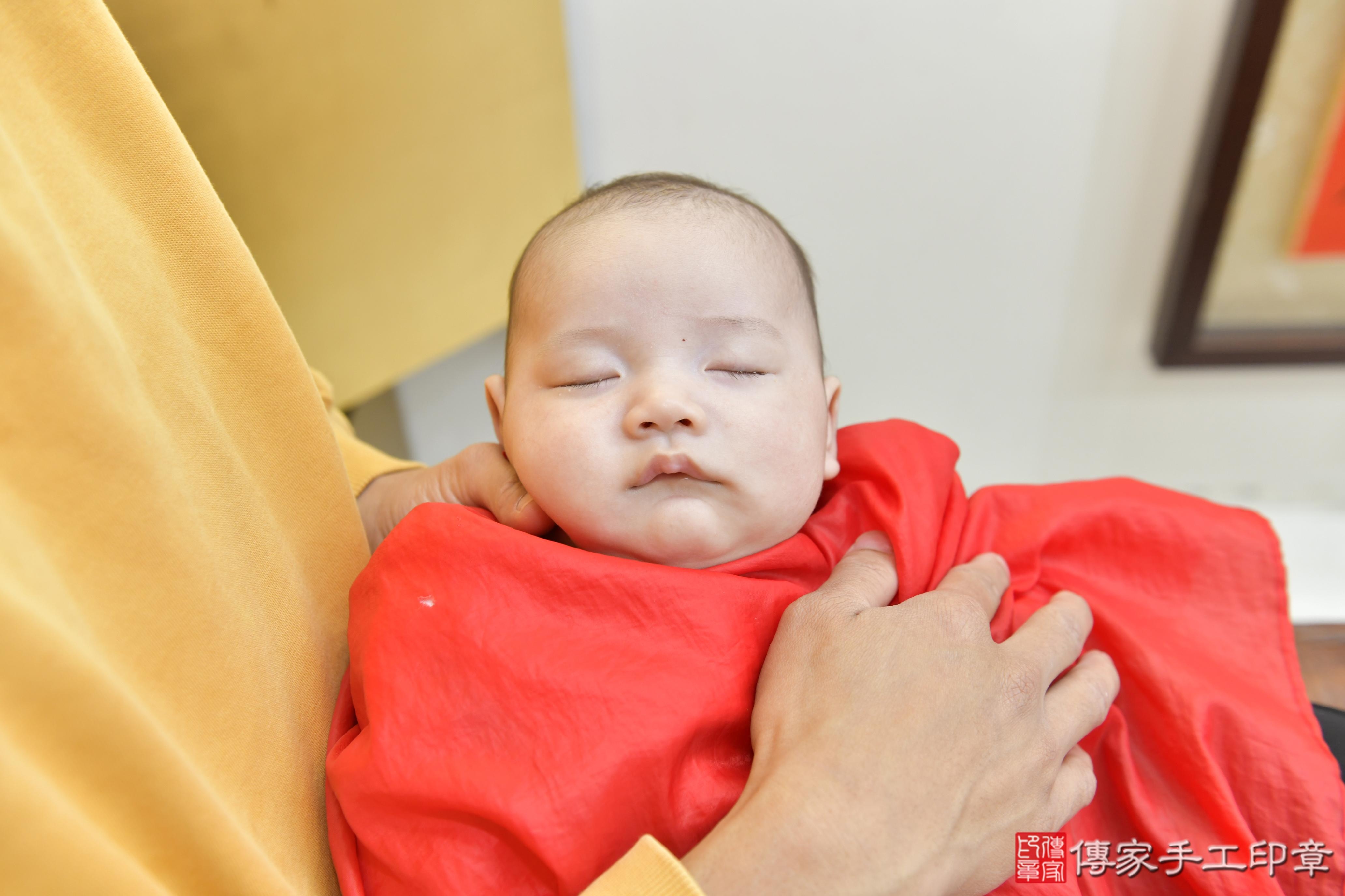 傳家手工印章新竹店、抓周、度脺、中國風會場、傳家嬰兒古禮、吉祥話、抓周道具物品24種、拍照。抓周證書。寶寶抓周、滿周歲、生日快樂、祝福