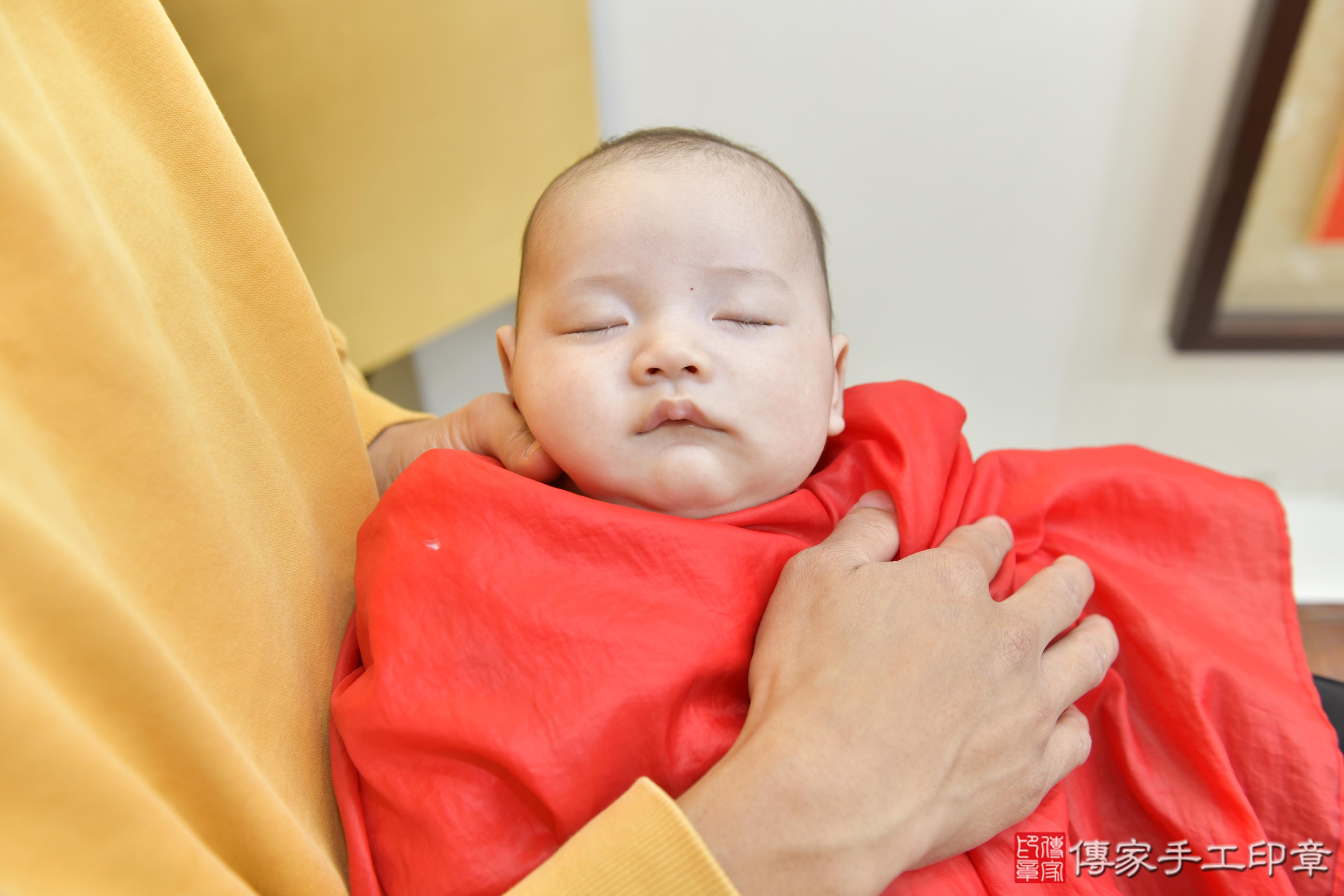 傳家手工印章新竹店、抓周、度脺、中國風會場、傳家嬰兒古禮、吉祥話、抓周道具物品24種、拍照。抓周證書。寶寶抓周、滿周歲、生日快樂、祝福