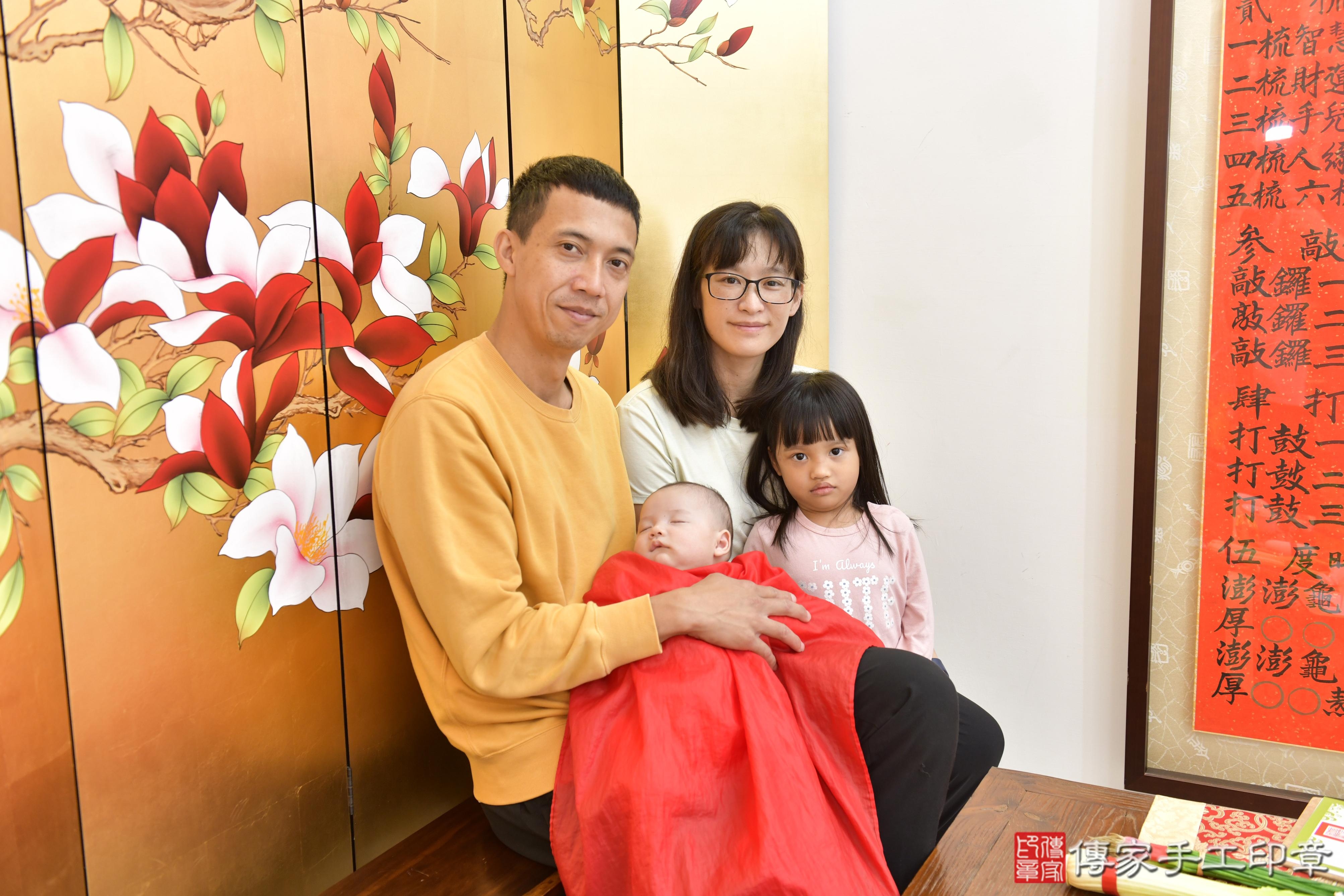 傳家手工印章新竹店、抓周、度脺、中國風會場、傳家嬰兒古禮、吉祥話、抓周道具物品24種、拍照。抓周證書。寶寶抓周、滿周歲、生日快樂、祝福