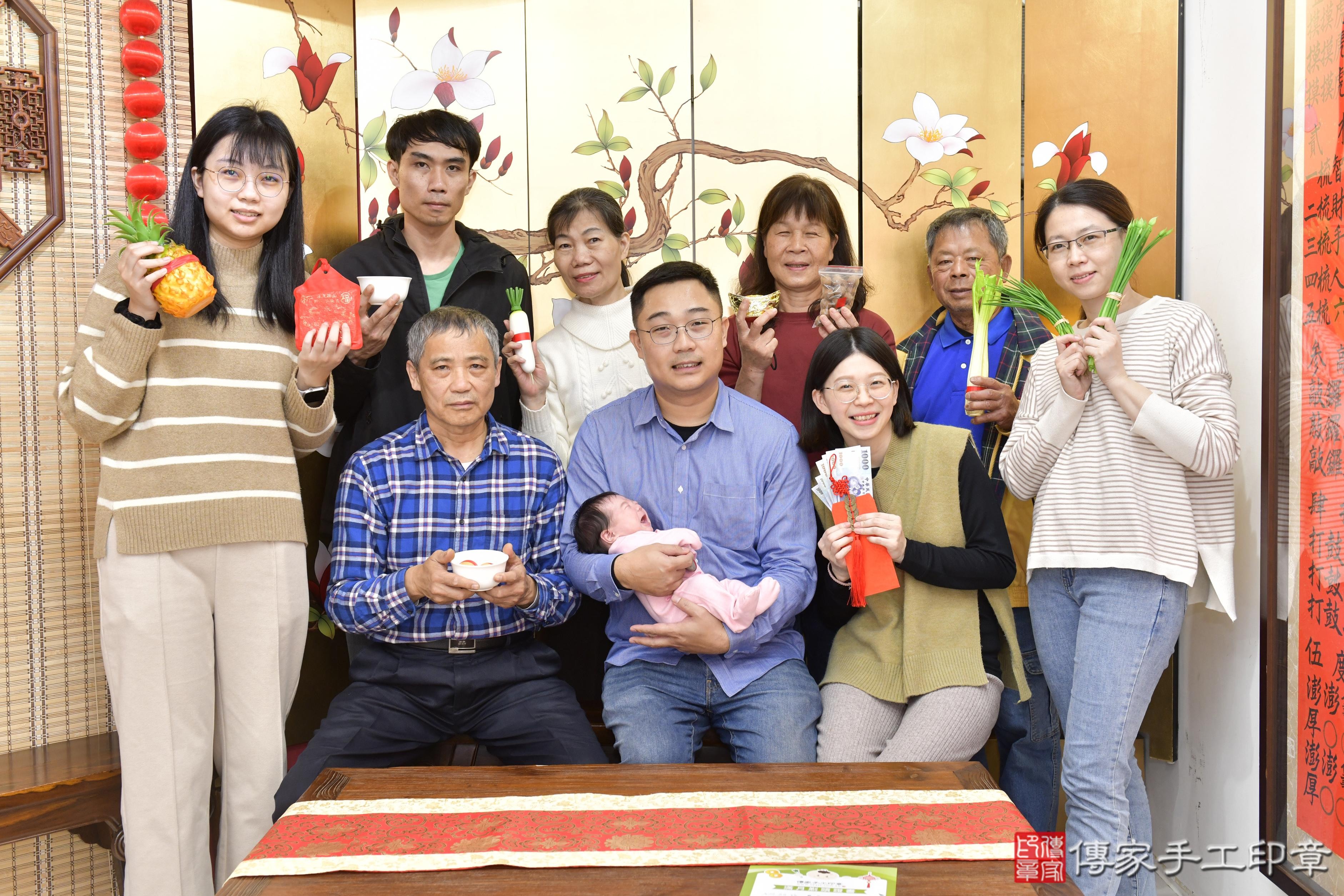 傳家手工印章新竹店、抓周、度脺、中國風會場、傳家嬰兒古禮、吉祥話、抓周道具物品24種、拍照。抓周證書。寶寶抓周、滿周歲、生日快樂、祝福