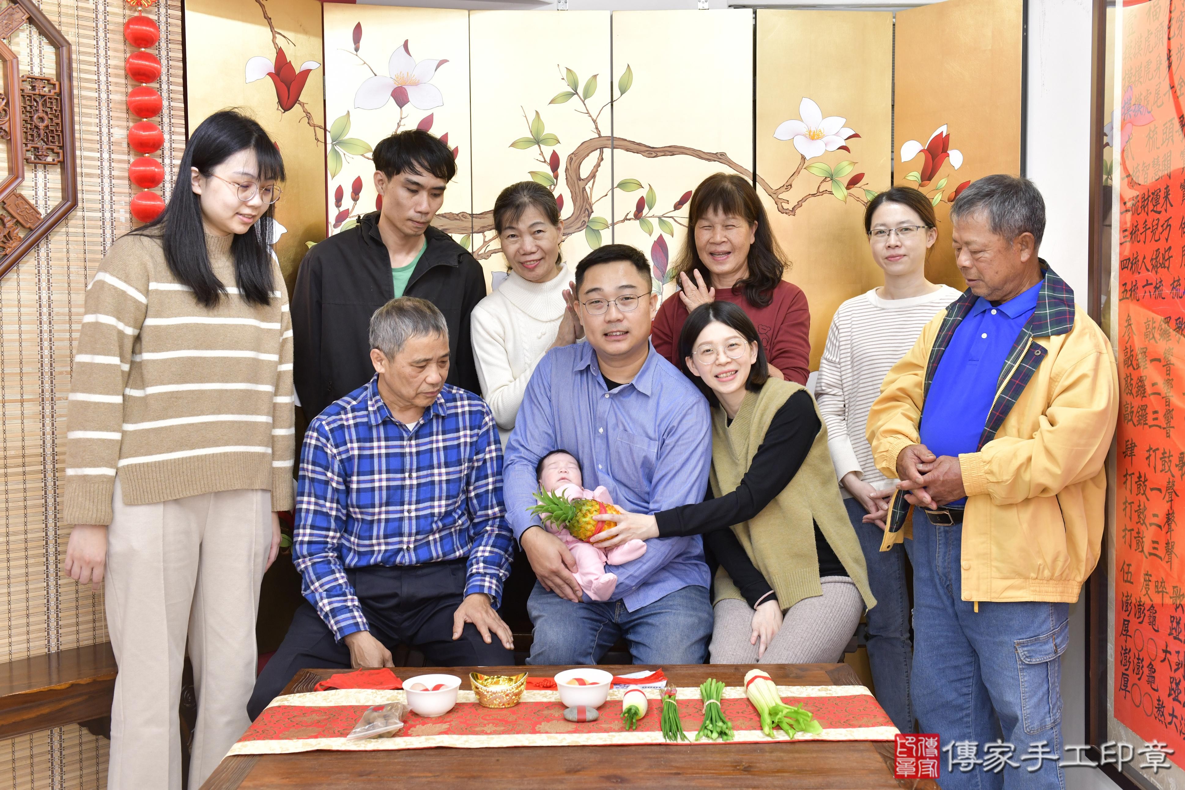 傳家手工印章新竹店、抓周、度脺、中國風會場、傳家嬰兒古禮、吉祥話、抓周道具物品24種、拍照。抓周證書。寶寶抓周、滿周歲、生日快樂、祝福