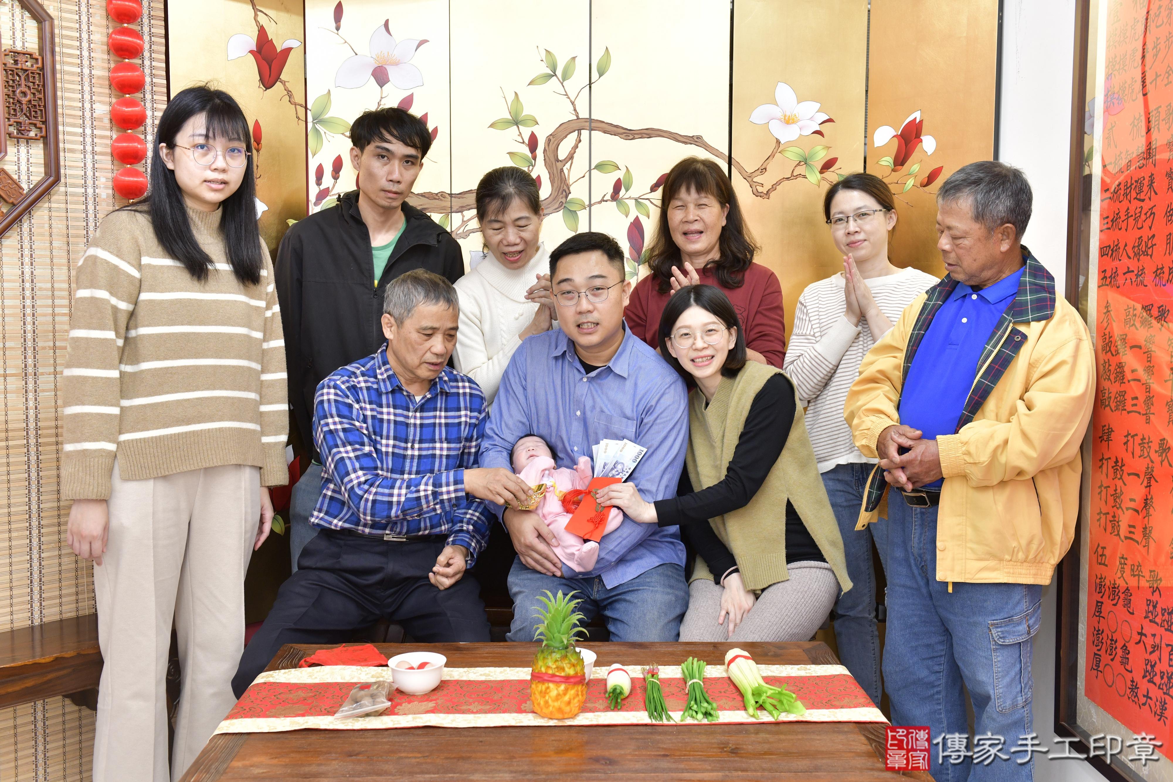 傳家手工印章新竹店、抓周、度脺、中國風會場、傳家嬰兒古禮、吉祥話、抓周道具物品24種、拍照。抓周證書。寶寶抓周、滿周歲、生日快樂、祝福