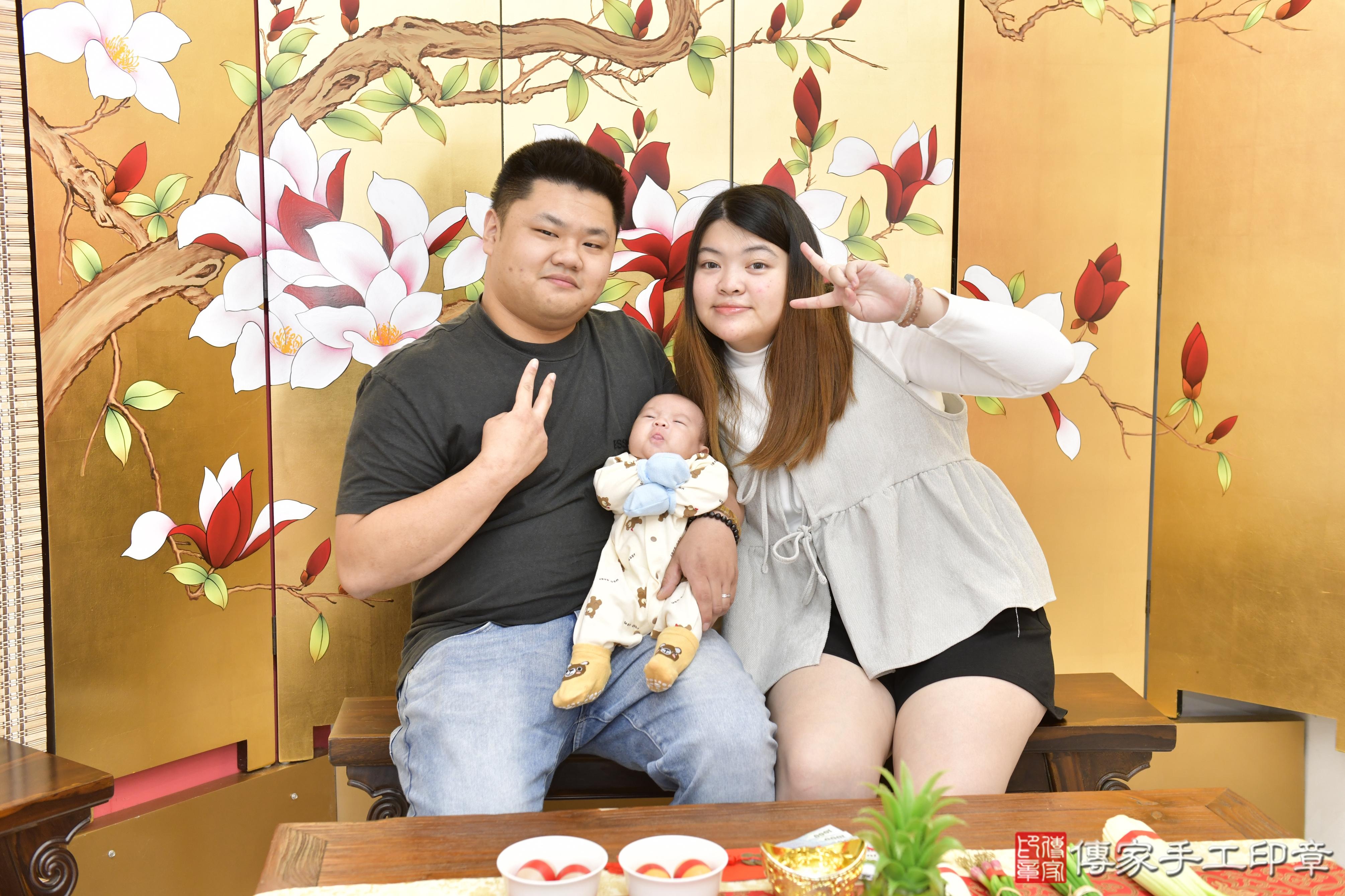 傳家手工印章新竹店、抓周、度脺、中國風會場、傳家嬰兒古禮、吉祥話、抓周道具物品24種、拍照。抓周證書。寶寶抓周、滿周歲、生日快樂、祝福