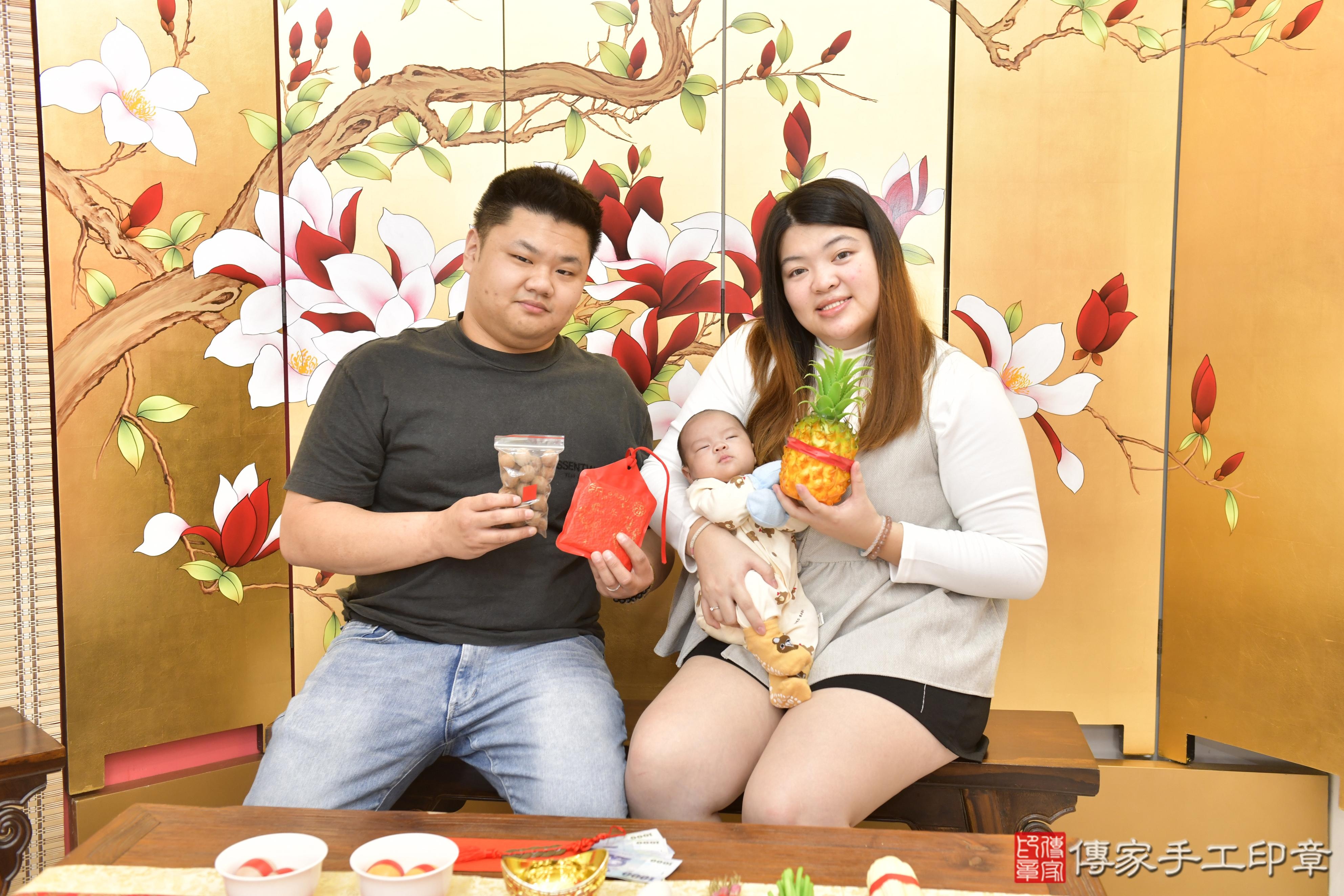 傳家手工印章新竹店、抓周、度脺、中國風會場、傳家嬰兒古禮、吉祥話、抓周道具物品24種、拍照。抓周證書。寶寶抓周、滿周歲、生日快樂、祝福