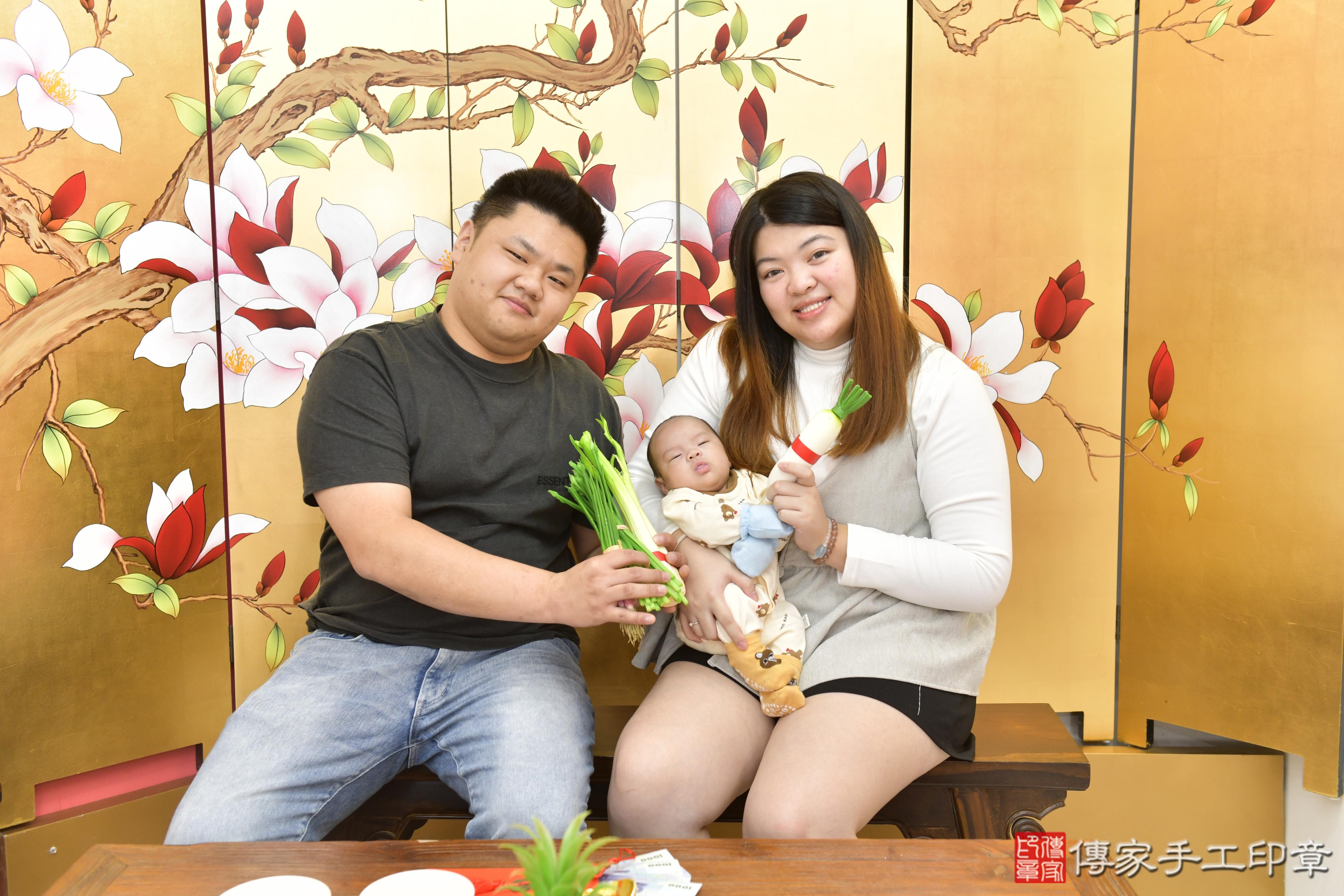 傳家手工印章新竹店、抓周、度脺、中國風會場、傳家嬰兒古禮、吉祥話、抓周道具物品24種、拍照。抓周證書。寶寶抓周、滿周歲、生日快樂、祝福