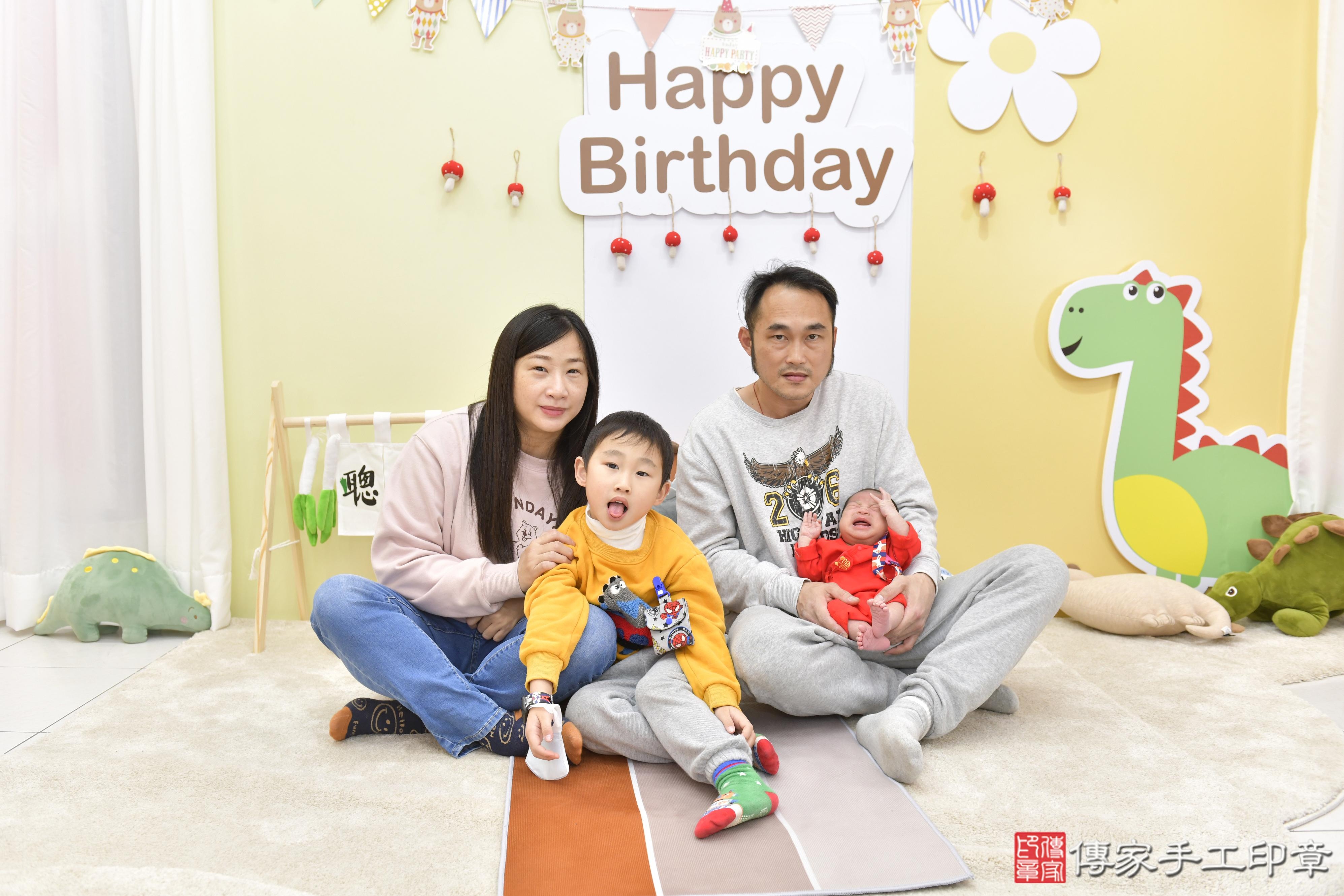 傳家手工印章新竹店、抓周、度脺、中國風會場、傳家嬰兒古禮、吉祥話、抓周道具物品24種、拍照。抓周證書。寶寶抓周、滿周歲、生日快樂、祝福