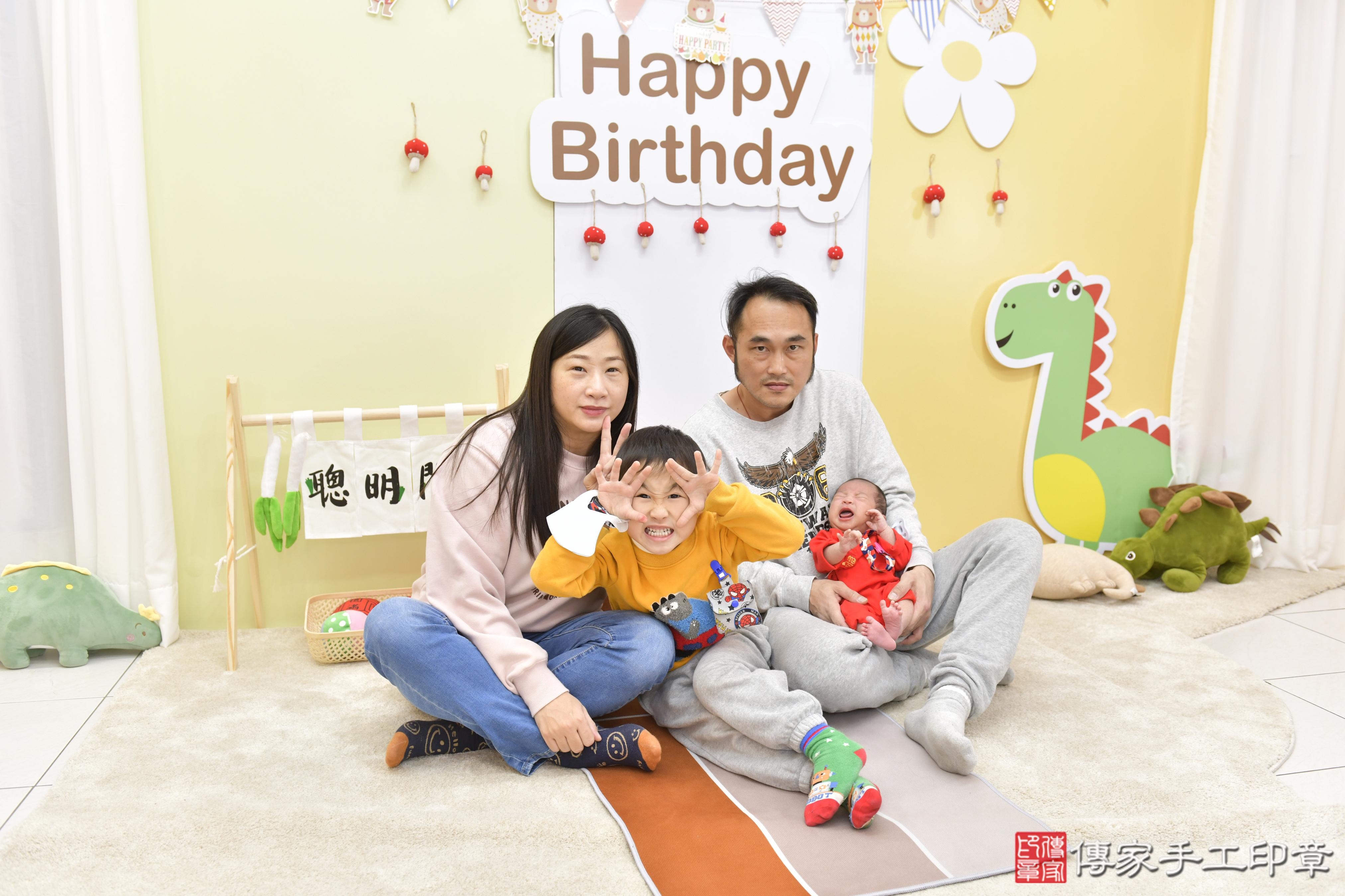 傳家手工印章新竹店、抓周、度脺、中國風會場、傳家嬰兒古禮、吉祥話、抓周道具物品24種、拍照。抓周證書。寶寶抓周、滿周歲、生日快樂、祝福