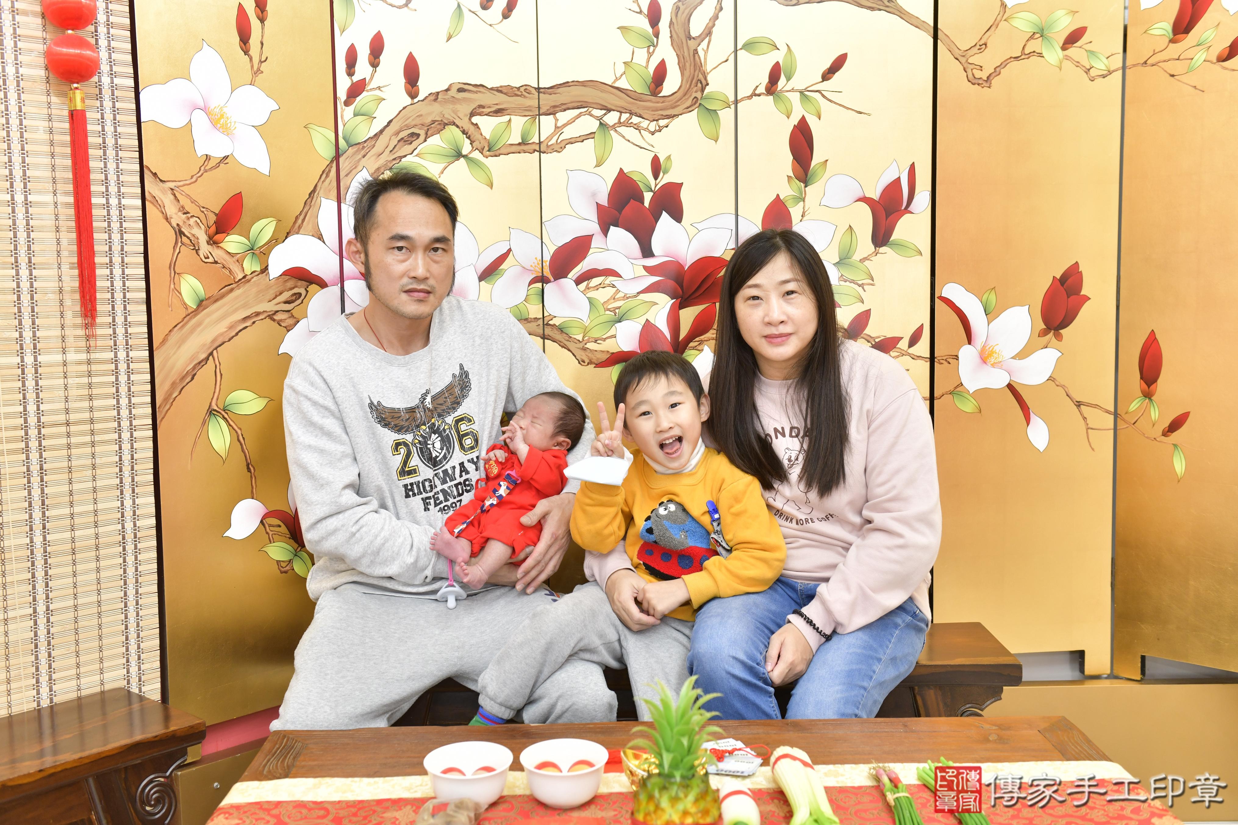 傳家手工印章新竹店、抓周、度脺、中國風會場、傳家嬰兒古禮、吉祥話、抓周道具物品24種、拍照。抓周證書。寶寶抓周、滿周歲、生日快樂、祝福