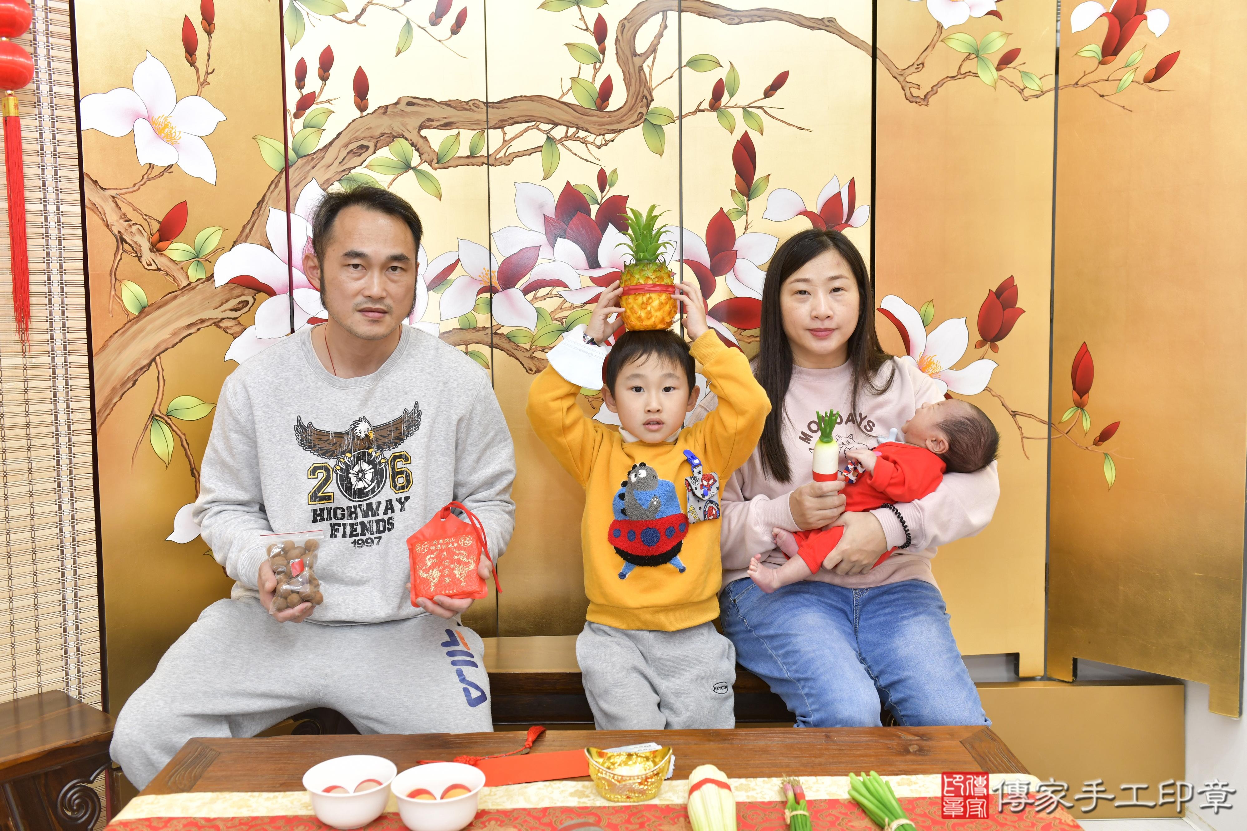 傳家手工印章新竹店、抓周、度脺、中國風會場、傳家嬰兒古禮、吉祥話、抓周道具物品24種、拍照。抓周證書。寶寶抓周、滿周歲、生日快樂、祝福