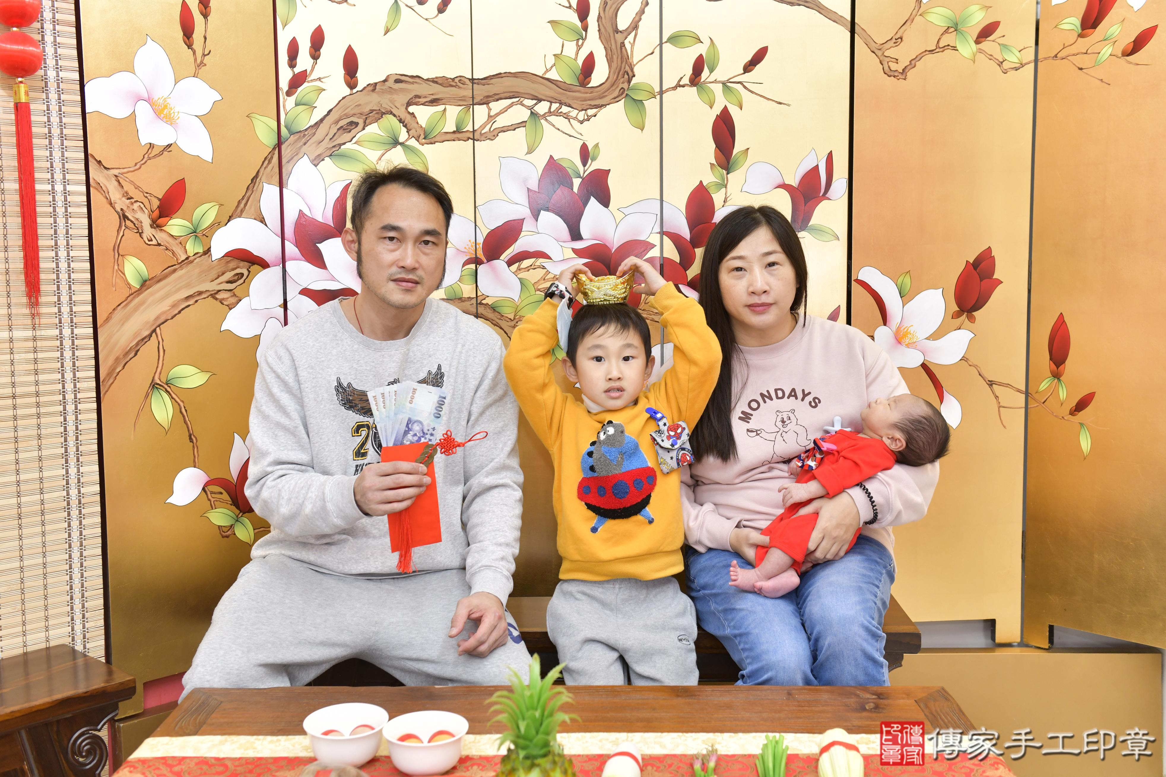 傳家手工印章新竹店、抓周、度脺、中國風會場、傳家嬰兒古禮、吉祥話、抓周道具物品24種、拍照。抓周證書。寶寶抓周、滿周歲、生日快樂、祝福