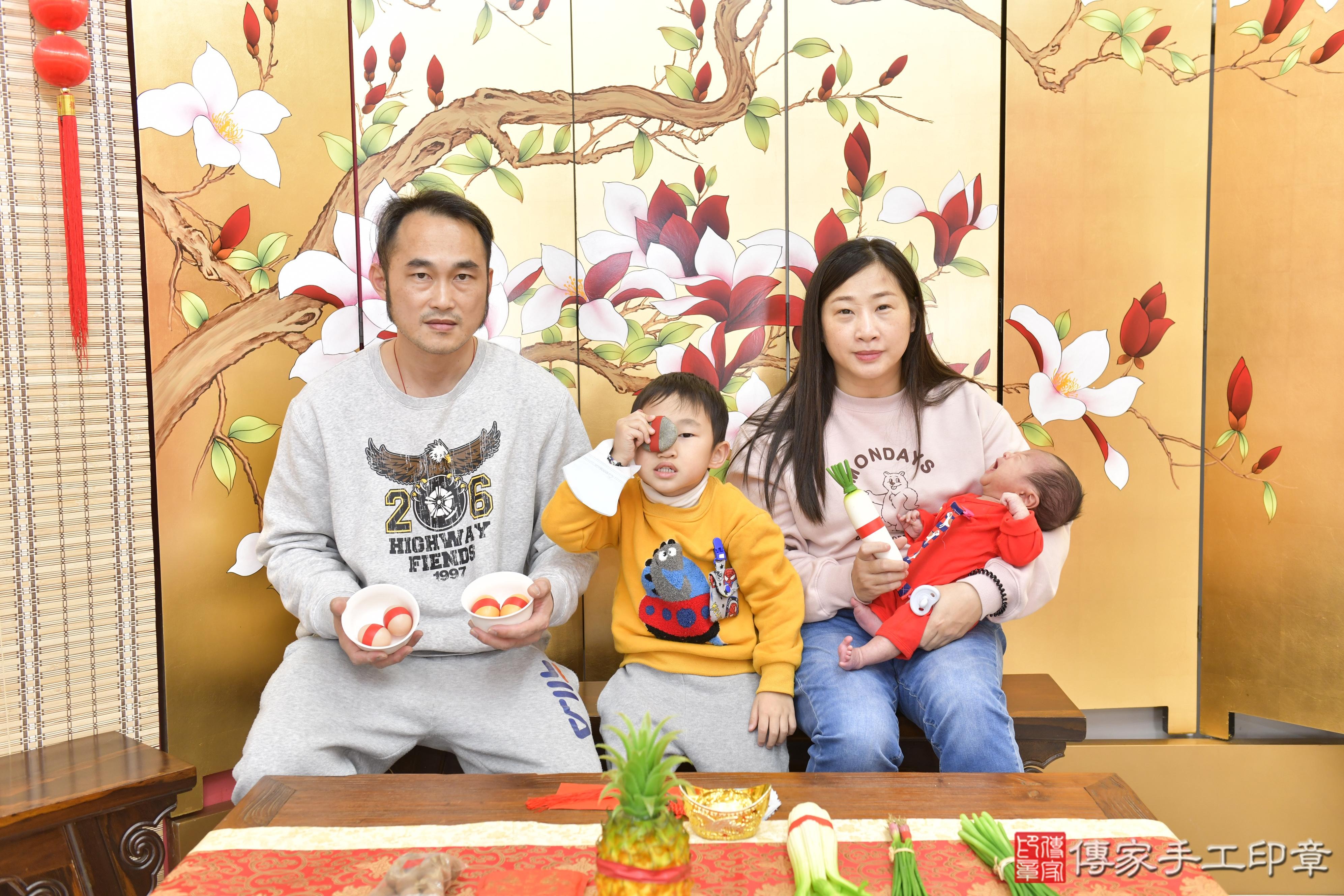 傳家手工印章新竹店、抓周、度脺、中國風會場、傳家嬰兒古禮、吉祥話、抓周道具物品24種、拍照。抓周證書。寶寶抓周、滿周歲、生日快樂、祝福