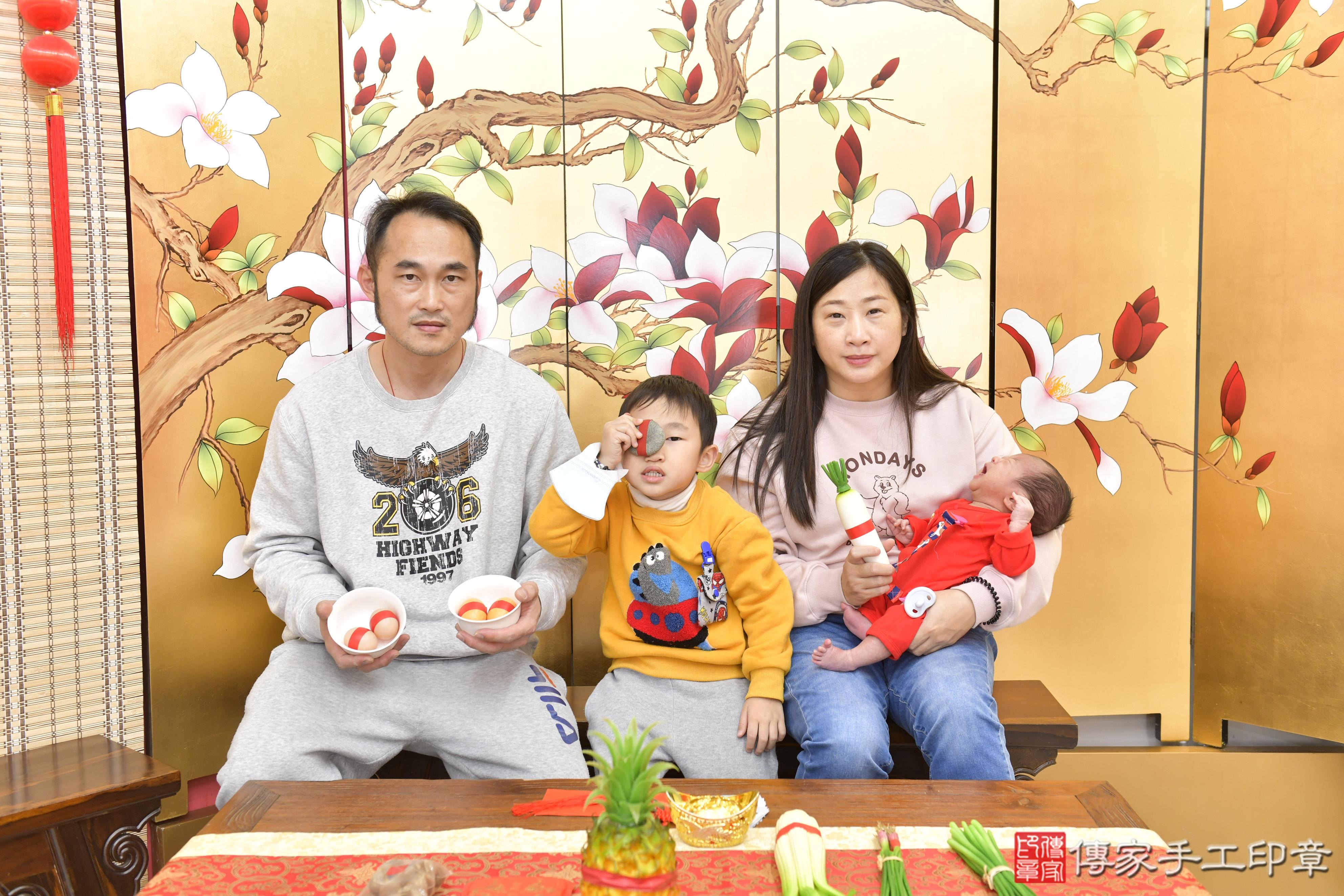 傳家手工印章新竹店、抓周、度脺、中國風會場、傳家嬰兒古禮、吉祥話、抓周道具物品24種、拍照。抓周證書。寶寶抓周、滿周歲、生日快樂、祝福