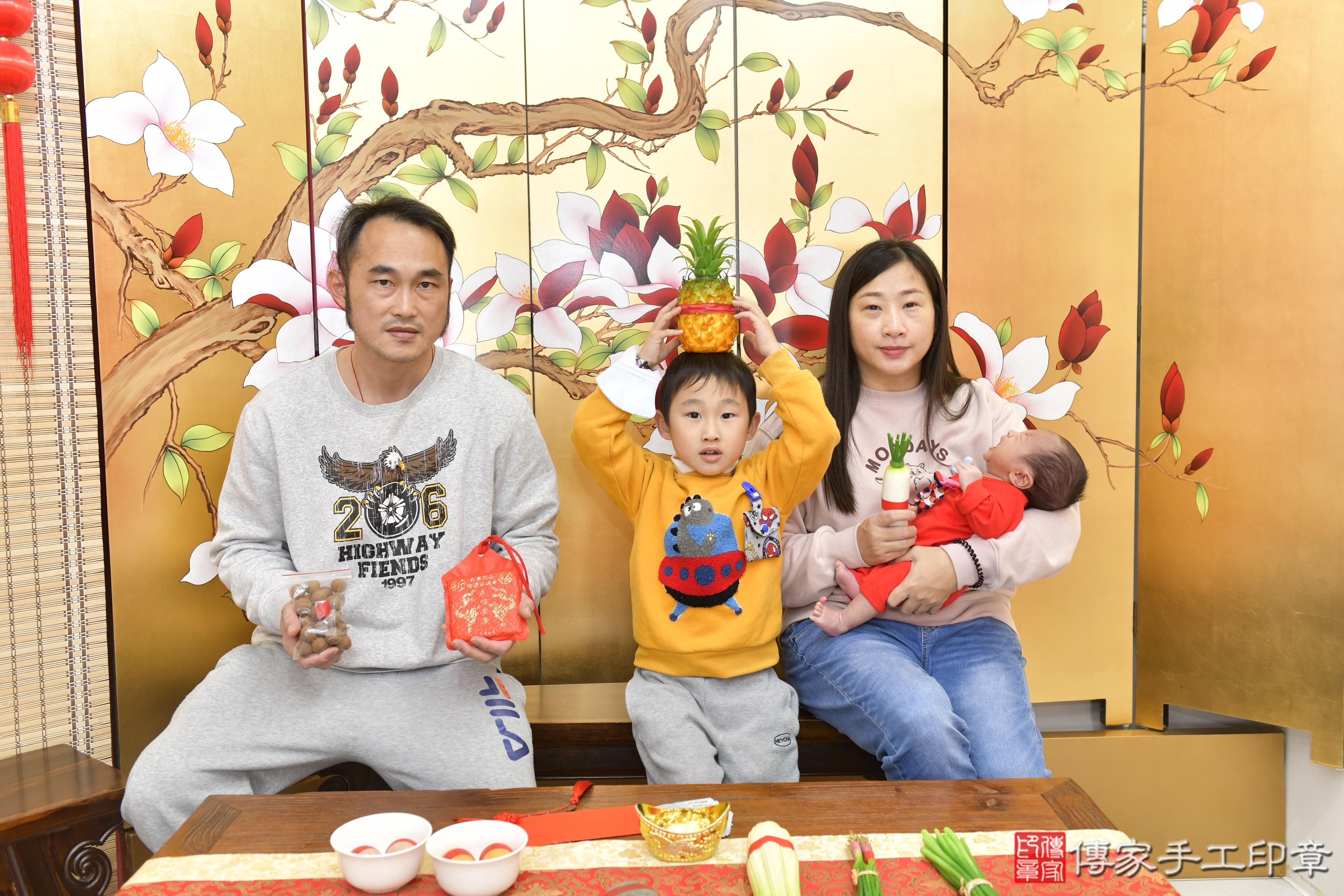 傳家手工印章新竹店、抓周、度脺、中國風會場、傳家嬰兒古禮、吉祥話、抓周道具物品24種、拍照。抓周證書。寶寶抓周、滿周歲、生日快樂、祝福