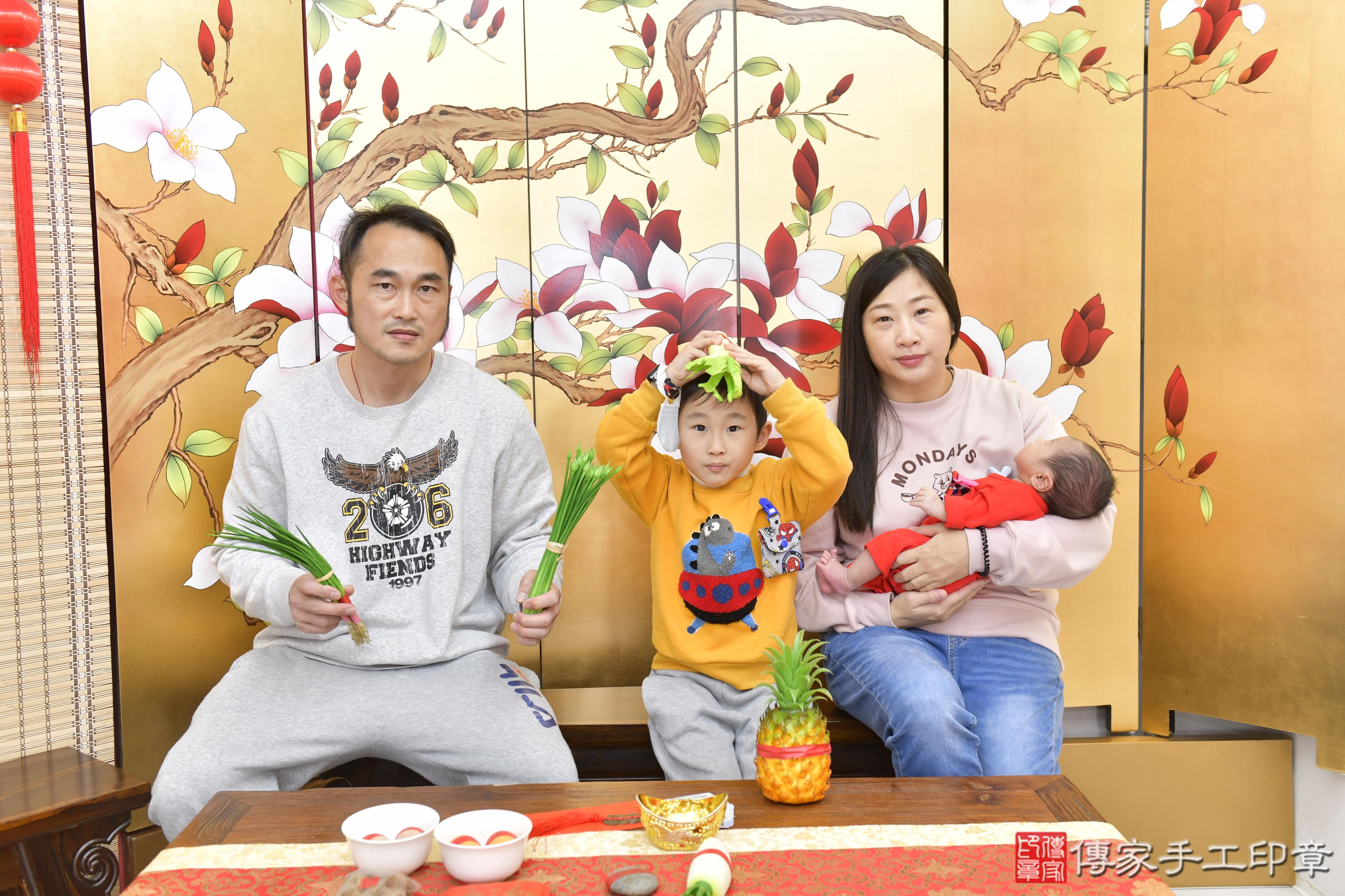 傳家手工印章新竹店、抓周、度脺、中國風會場、傳家嬰兒古禮、吉祥話、抓周道具物品24種、拍照。抓周證書。寶寶抓周、滿周歲、生日快樂、祝福