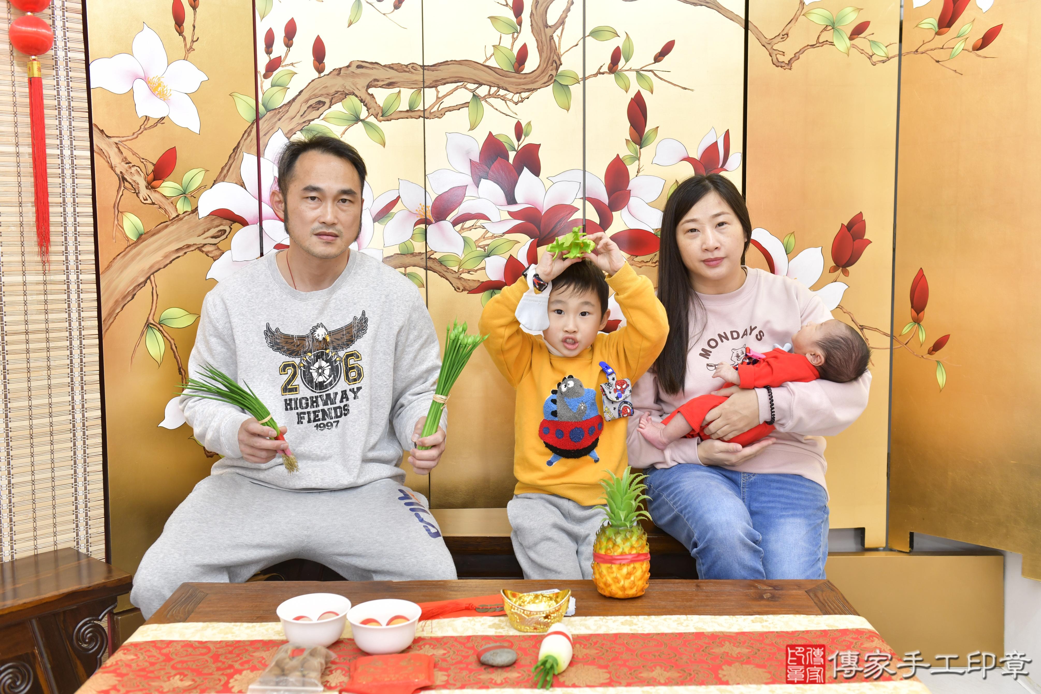 傳家手工印章新竹店、抓周、度脺、中國風會場、傳家嬰兒古禮、吉祥話、抓周道具物品24種、拍照。抓周證書。寶寶抓周、滿周歲、生日快樂、祝福