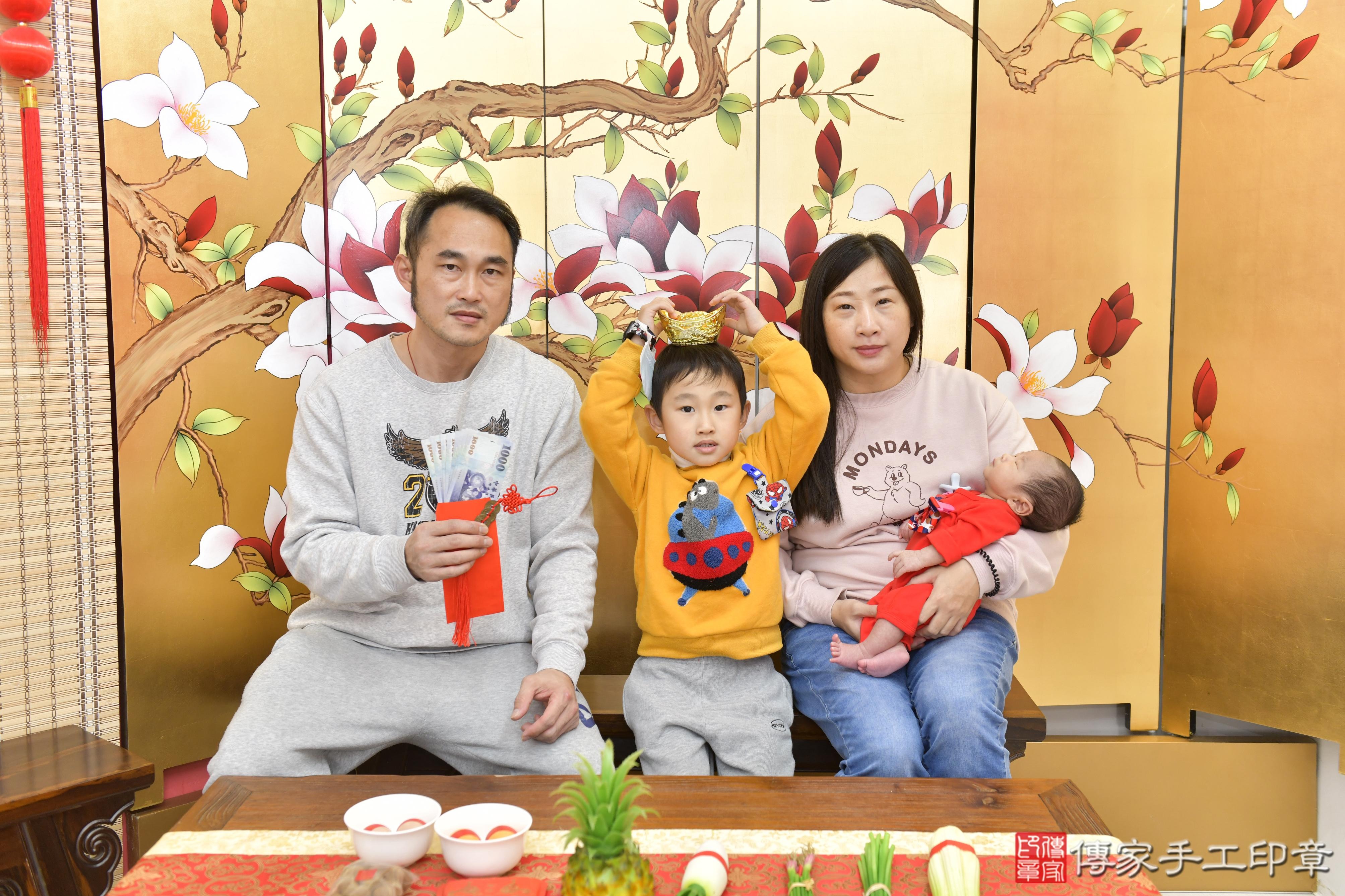 傳家手工印章新竹店、抓周、度脺、中國風會場、傳家嬰兒古禮、吉祥話、抓周道具物品24種、拍照。抓周證書。寶寶抓周、滿周歲、生日快樂、祝福