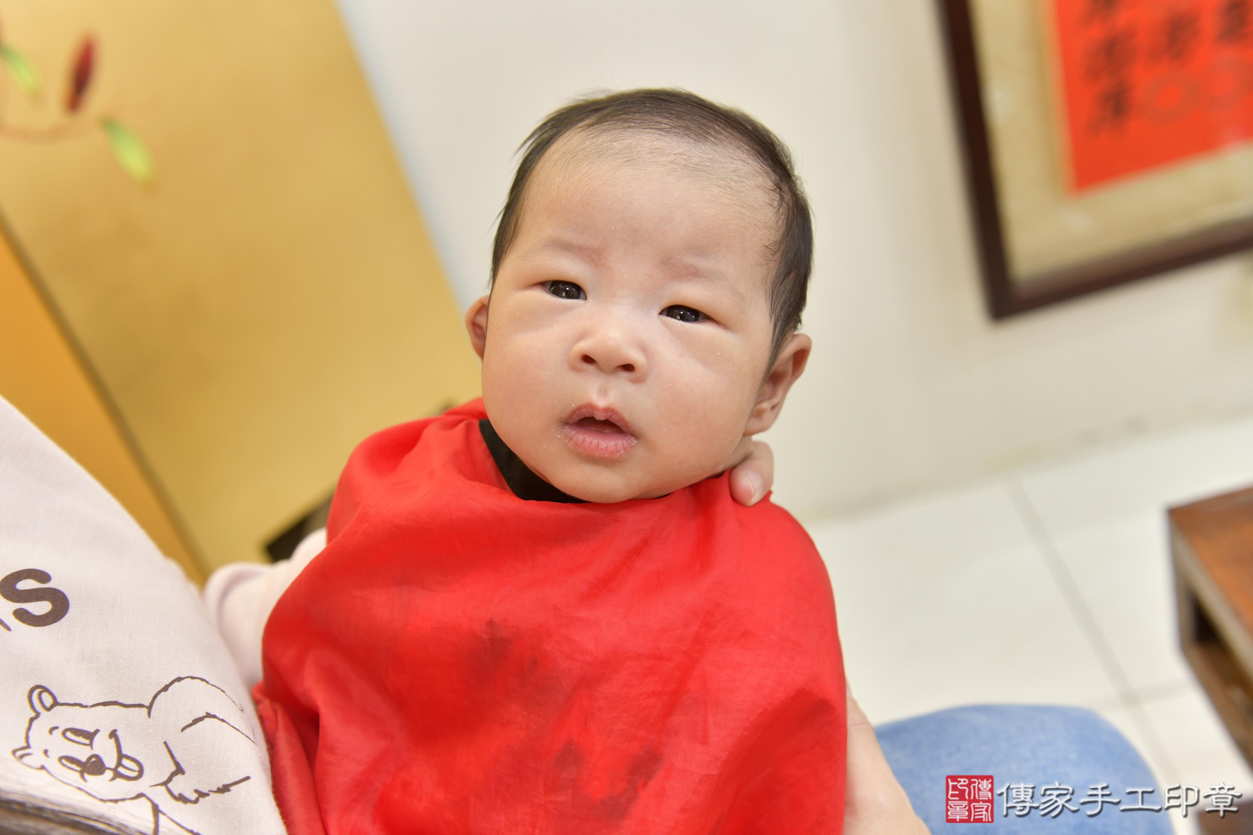 傳家手工印章新竹店、抓周、度脺、中國風會場、傳家嬰兒古禮、吉祥話、抓周道具物品24種、拍照。抓周證書。寶寶抓周、滿周歲、生日快樂、祝福