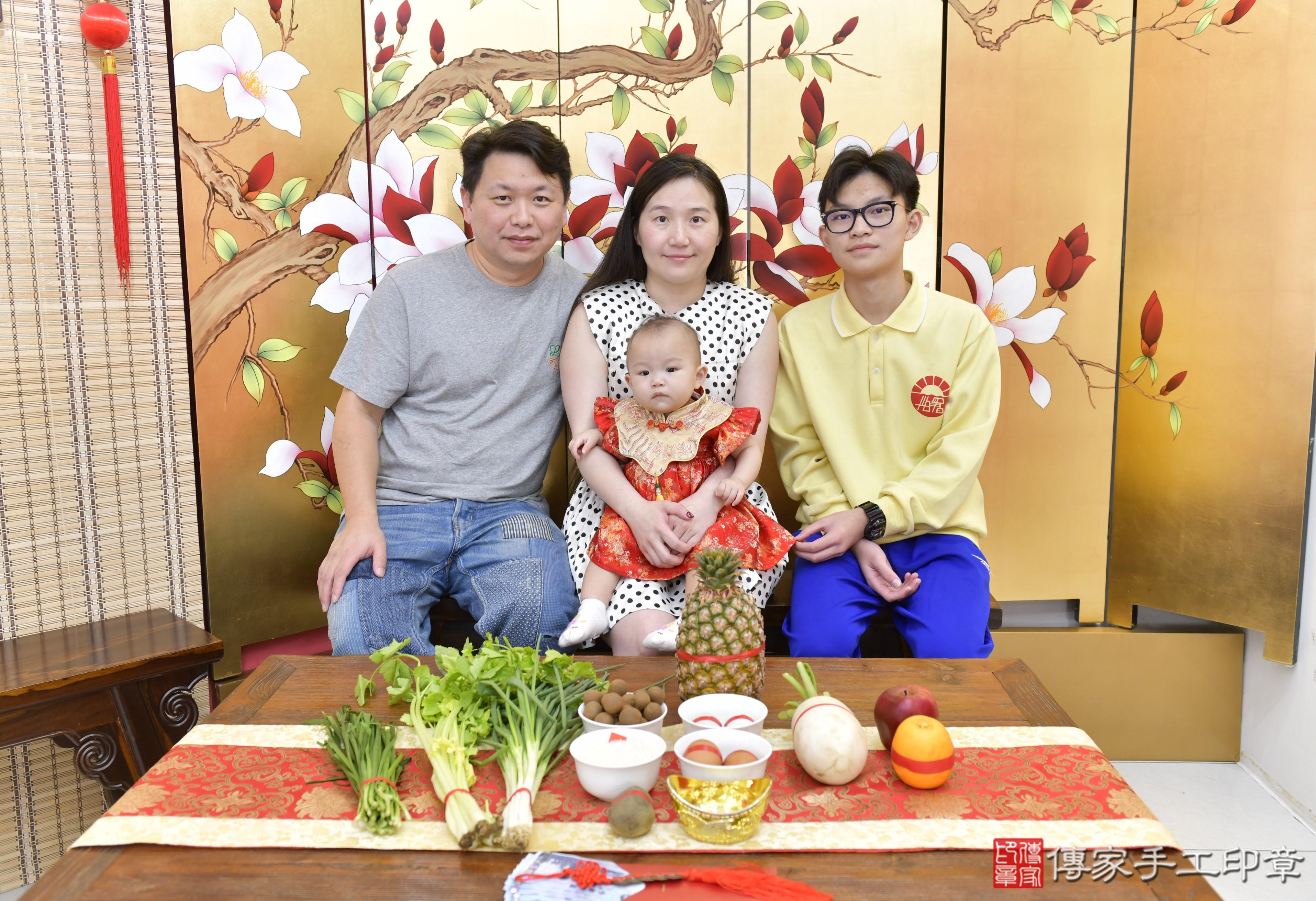 傳家手工印章新竹店、抓周、度脺、中國風會場、傳家嬰兒古禮、吉祥話、抓周道具物品24種、拍照。抓周證書。寶寶抓周、滿周歲、生日快樂、祝福