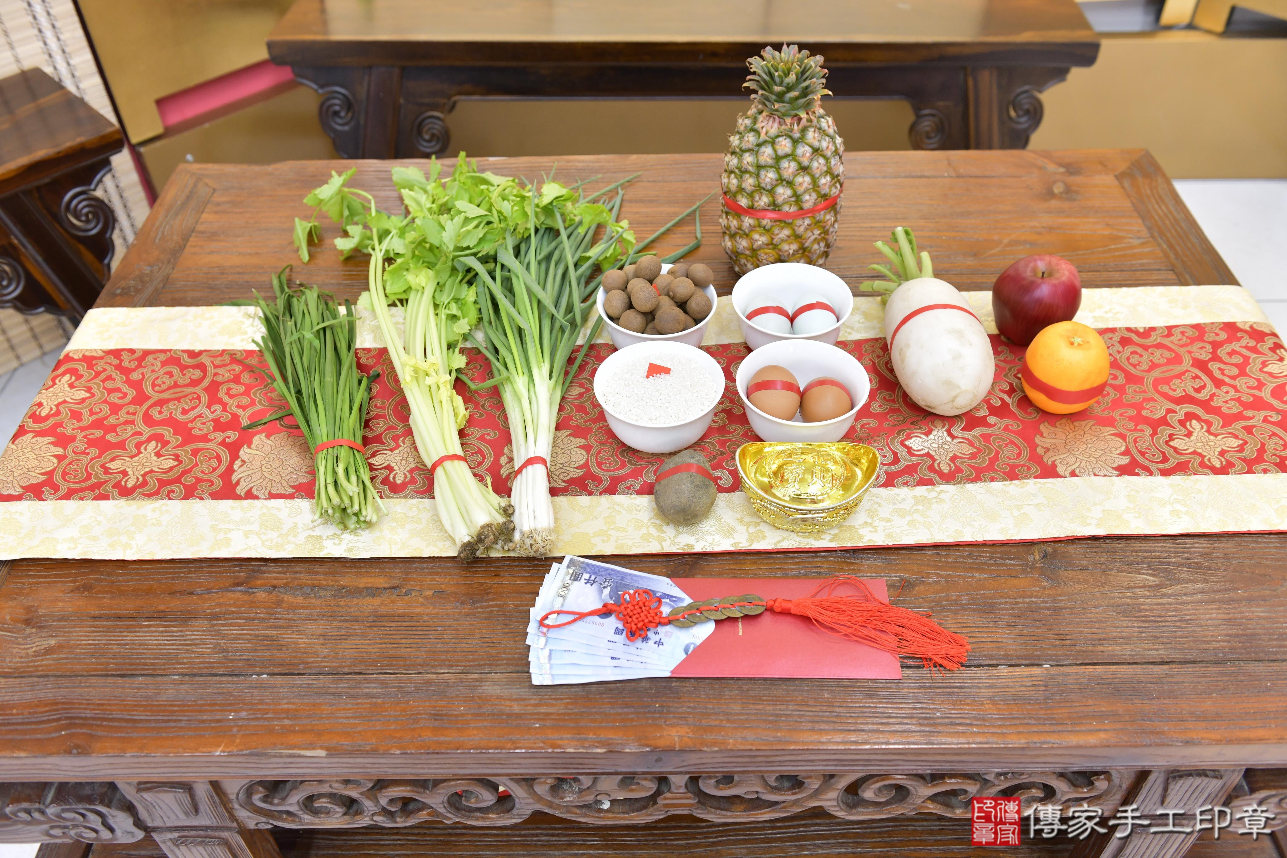 傳家手工印章新竹店、抓周、度脺、中國風會場、傳家嬰兒古禮、吉祥話、抓周道具物品24種、拍照。抓周證書。寶寶抓周、滿周歲、生日快樂、祝福
