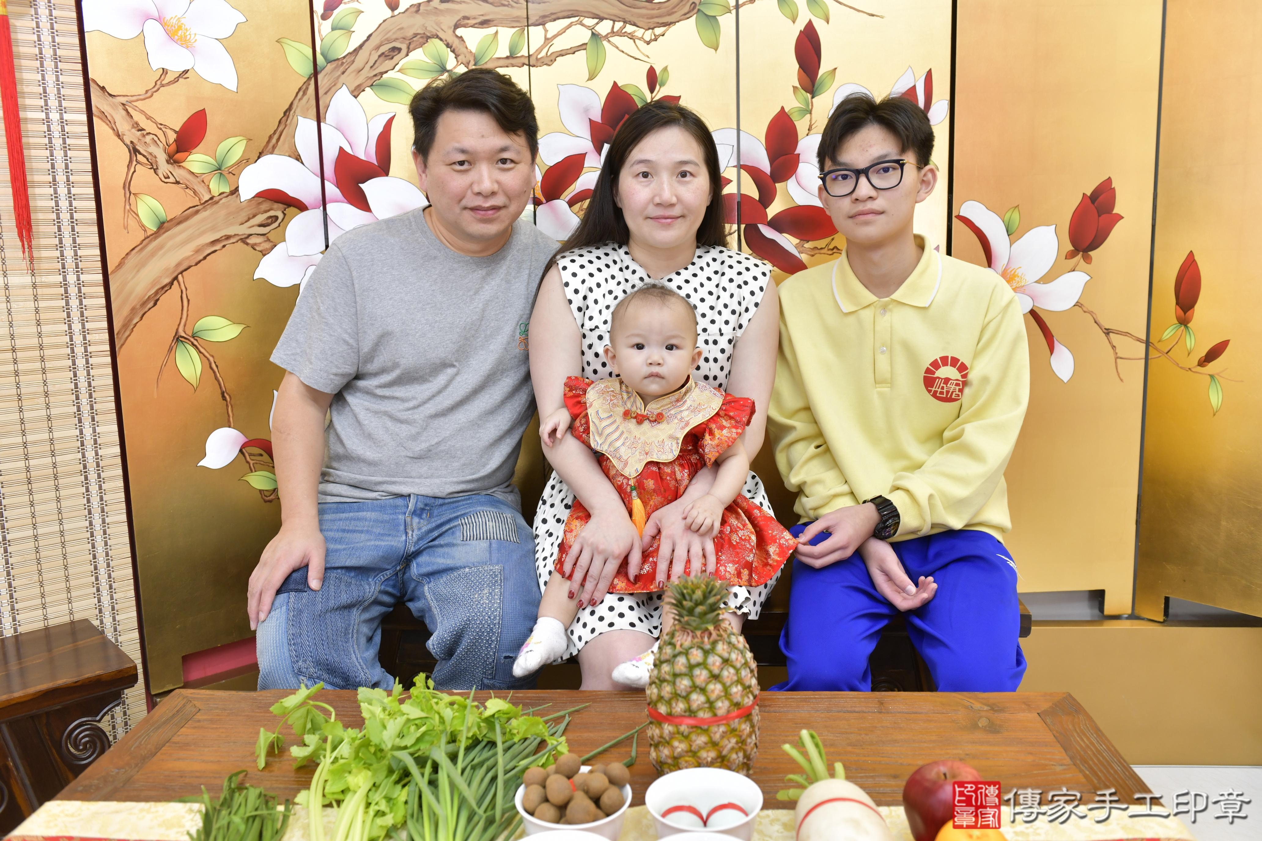 傳家手工印章新竹店、抓周、度脺、中國風會場、傳家嬰兒古禮、吉祥話、抓周道具物品24種、拍照。抓周證書。寶寶抓周、滿周歲、生日快樂、祝福