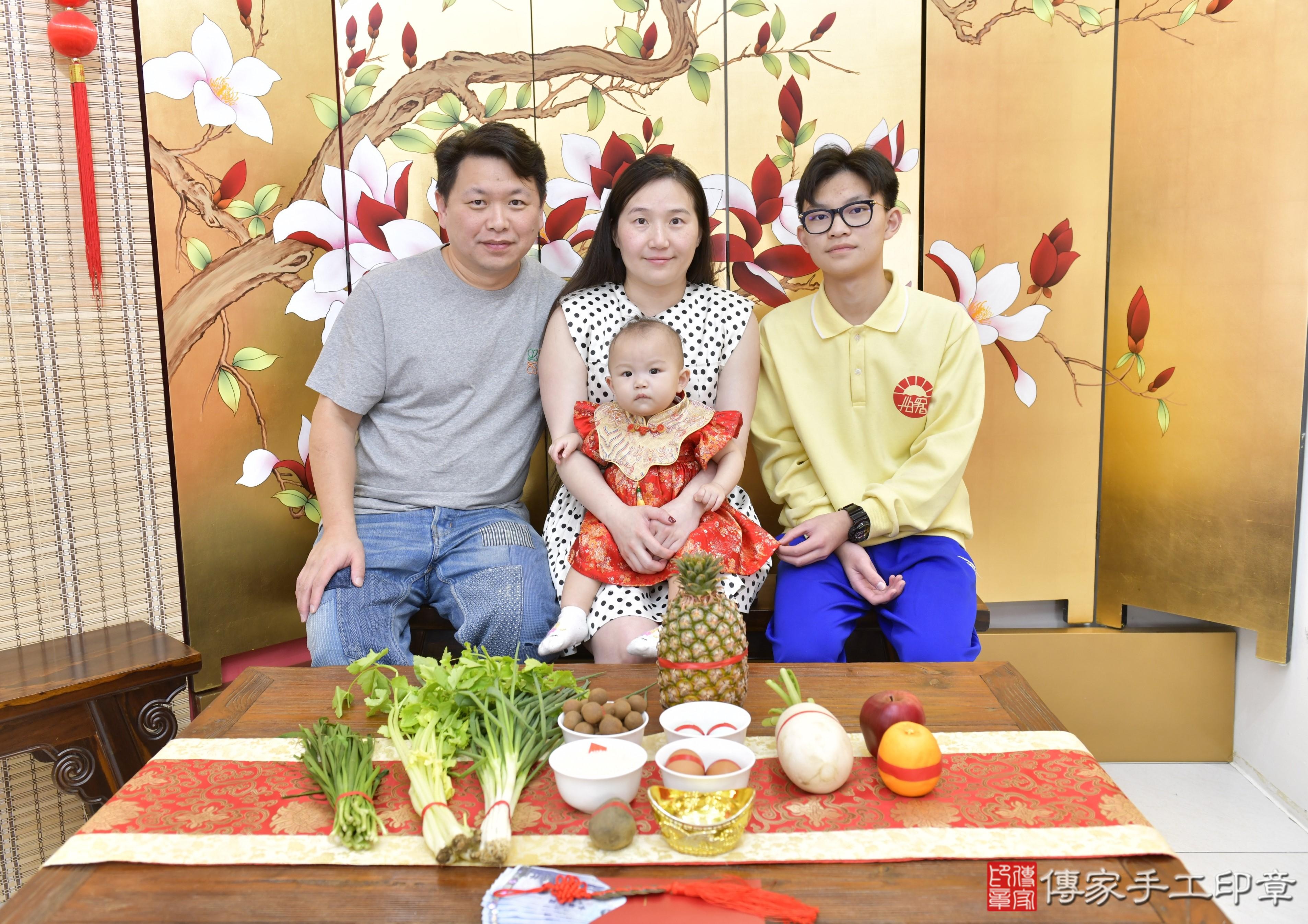 傳家手工印章新竹店、抓周、度脺、中國風會場、傳家嬰兒古禮、吉祥話、抓周道具物品24種、拍照。抓周證書。寶寶抓周、滿周歲、生日快樂、祝福