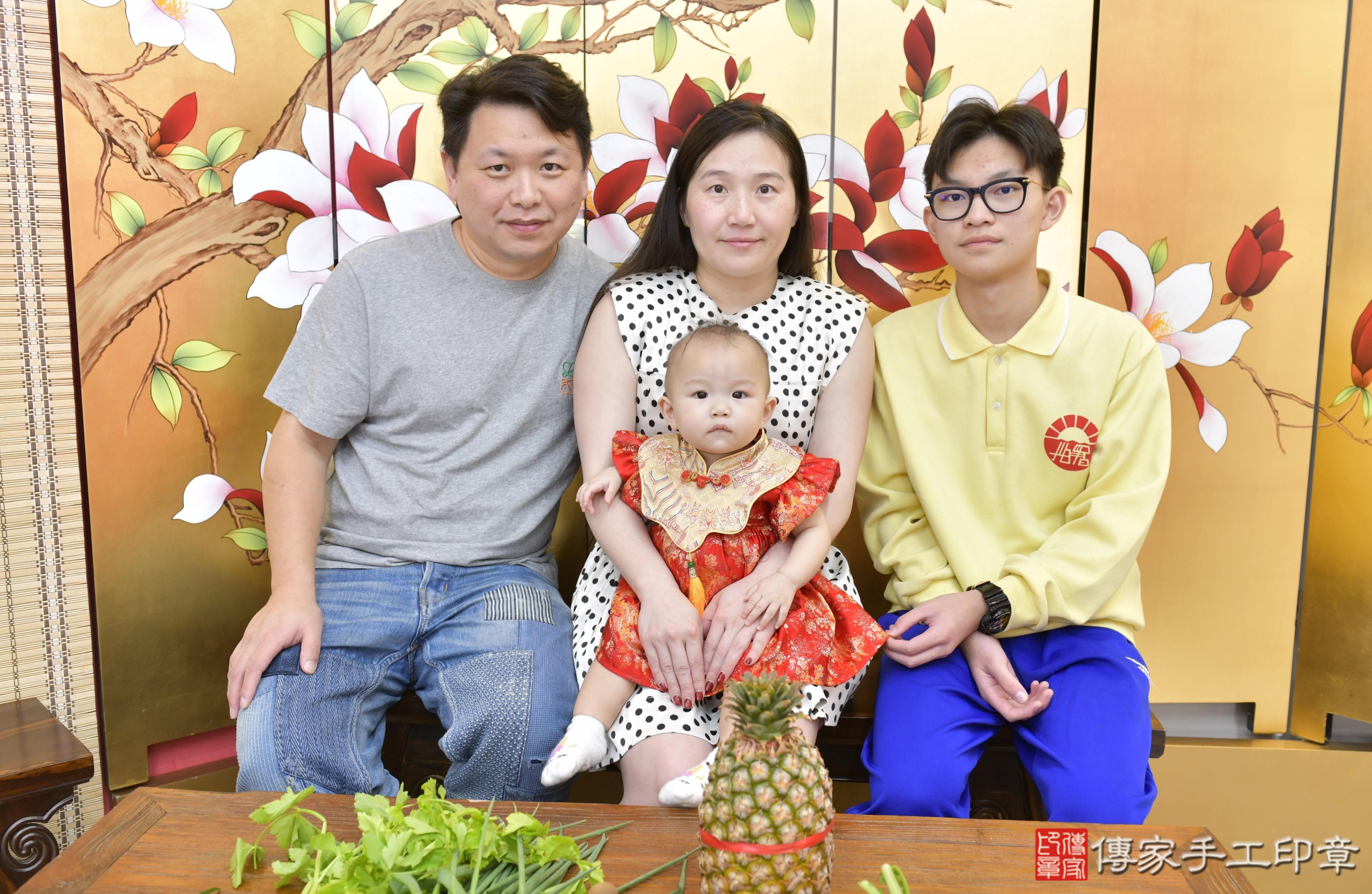 傳家手工印章新竹店、抓周、度脺、中國風會場、傳家嬰兒古禮、吉祥話、抓周道具物品24種、拍照。抓周證書。寶寶抓周、滿周歲、生日快樂、祝福